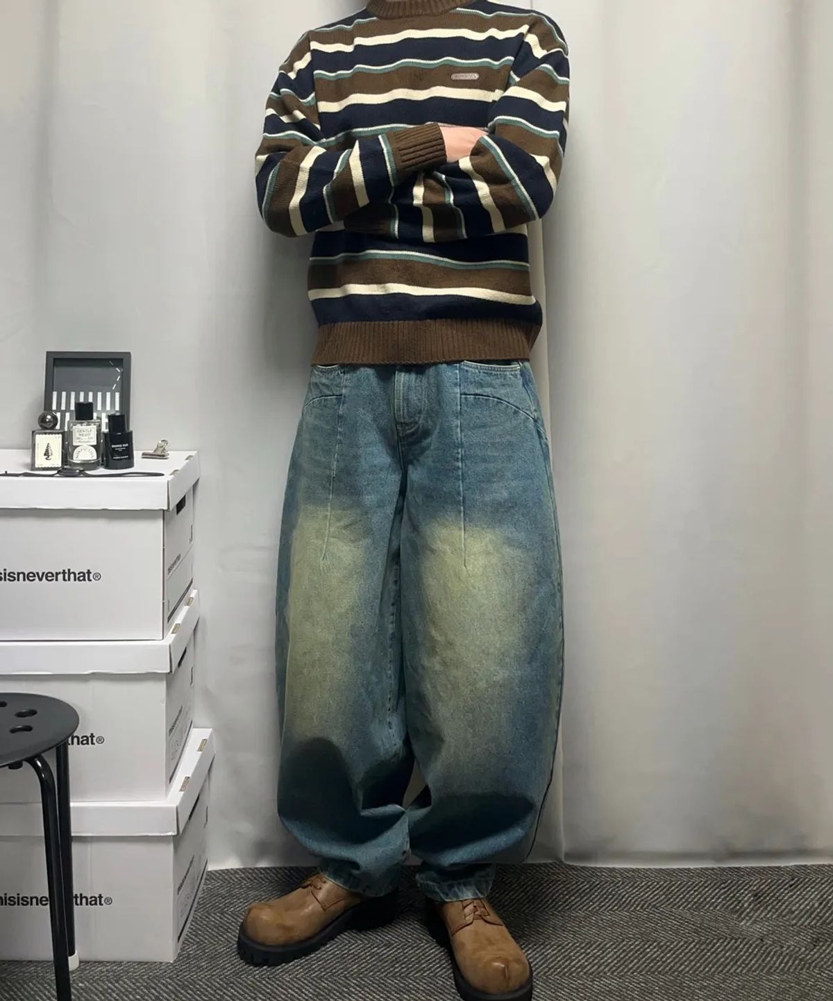 언아웃핏(AOTT) 워시드 밴딩 빅벌룬 데님팬츠 연청