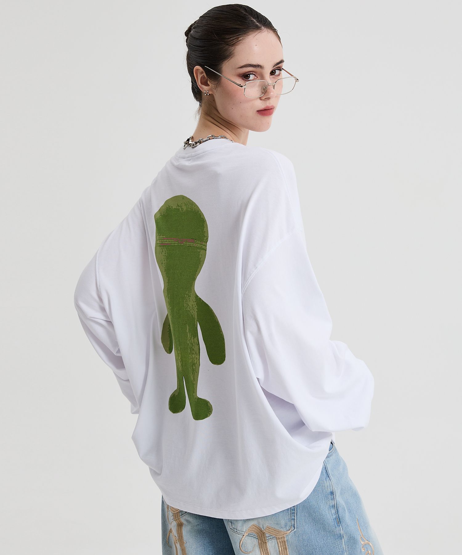 ★HOODHOOD★ Alien graphic overfit sweatshirt ivory HOODHOOD 24FW Hoodie DAILY👽 ✓ ALIEN GRAPHIC OVERFIT HOOD 3