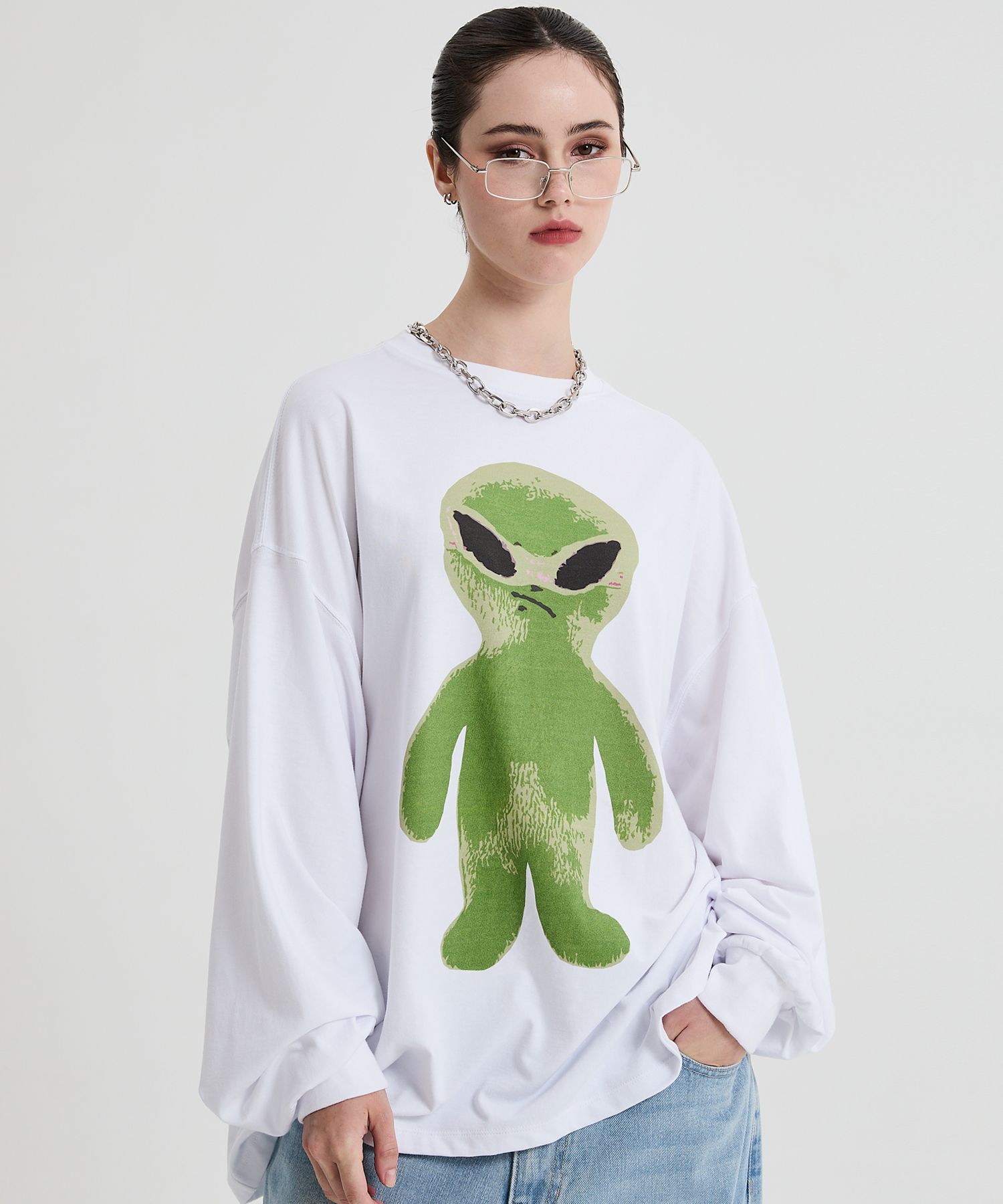 MUSINSA | HOODHOOD Alien Graphic Overfit Long Sleeve T-Shirt