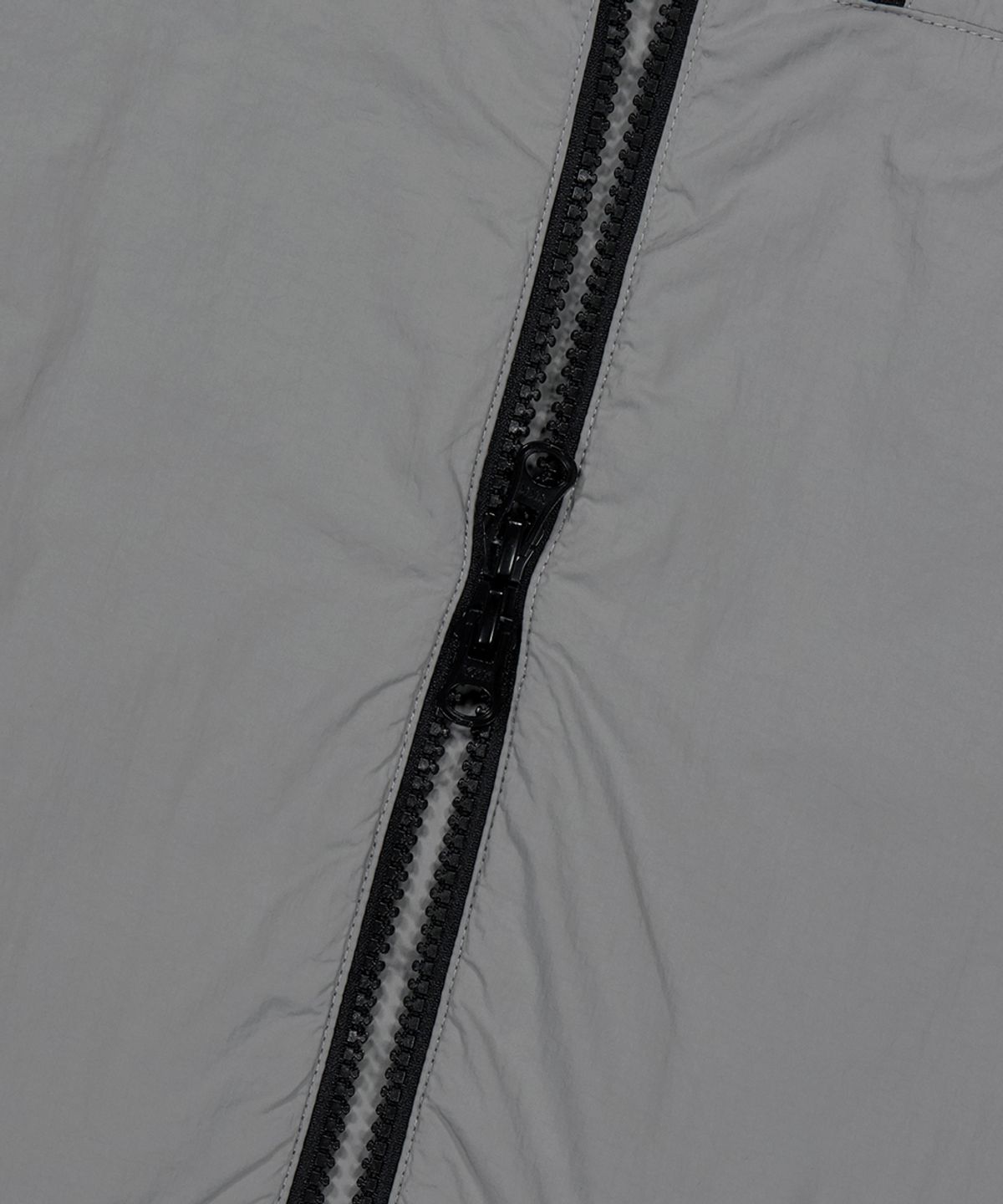 마하그리드(MAHAGRID) BASIC LOGO NYLON WINDBREAKER GREY(MG2EFMSC00A)