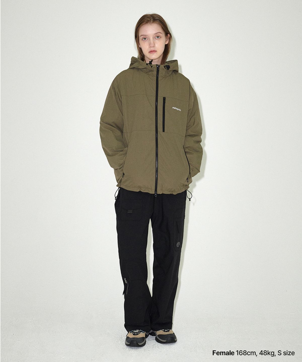 마하그리드(MAHAGRID) BASIC LOGO NYLON WINDBREAKER KHAKI(MG2EFMSC00A)