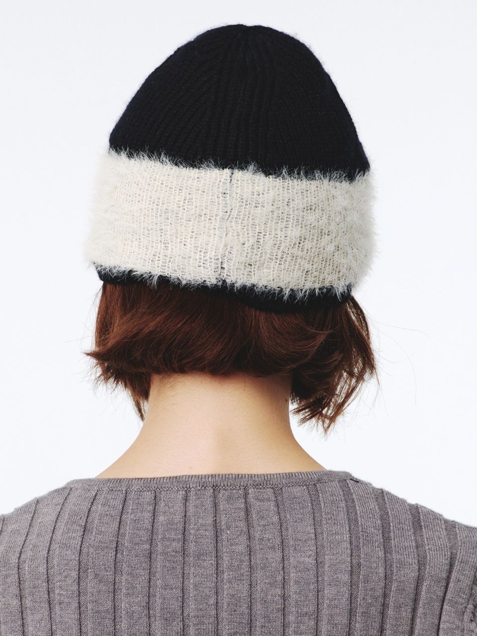 MUSINSA公式 | KIJUN Emblem Knit Beanie UNISEX Black Ivory