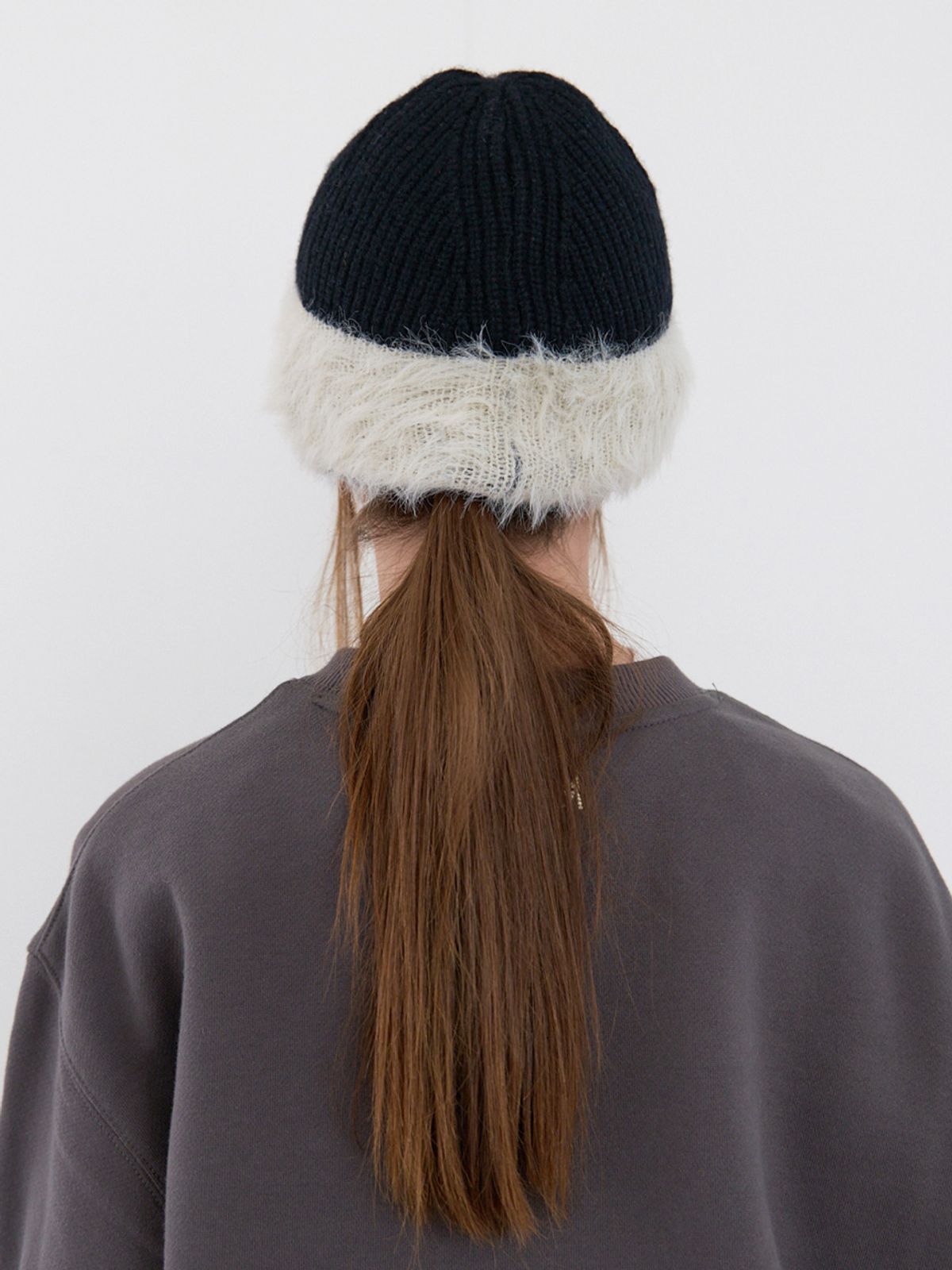 기준(KIJUN) Emblem Knit Beanie UNISEX Black Ivory