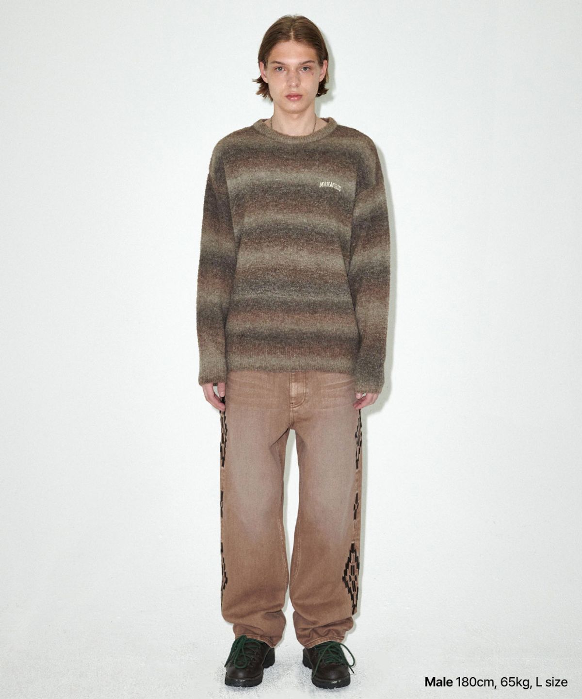 마하그리드(MAHAGRID) VARSITY LOGO GRADATION KNIT SWEATER BROWN(MG2EFMK606A)