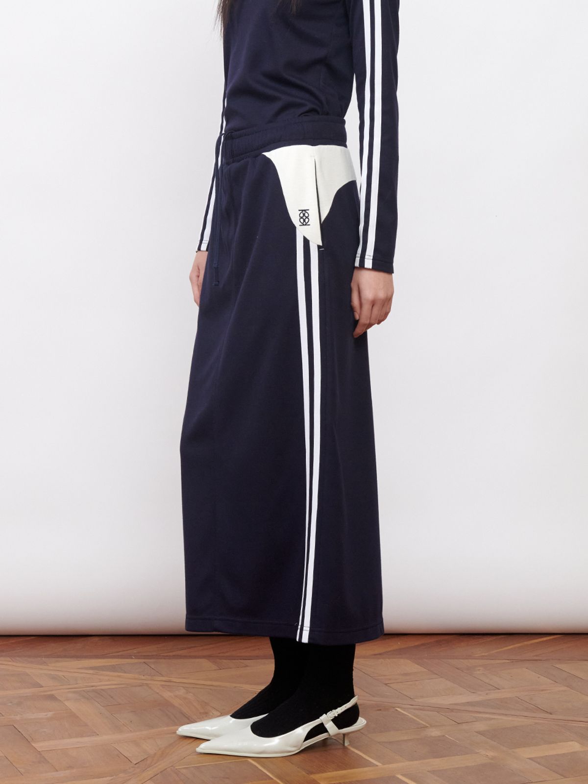 기준(KIJUN) Football Jersey Long Skirt Navy Ivory