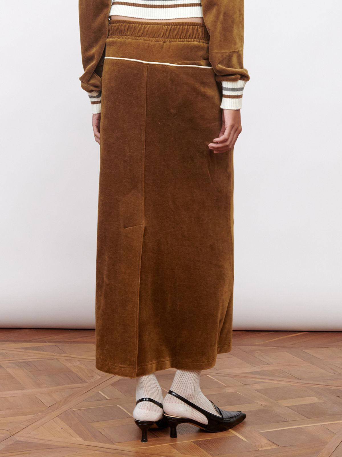 기준(KIJUN) Velour Long Skirt Brown