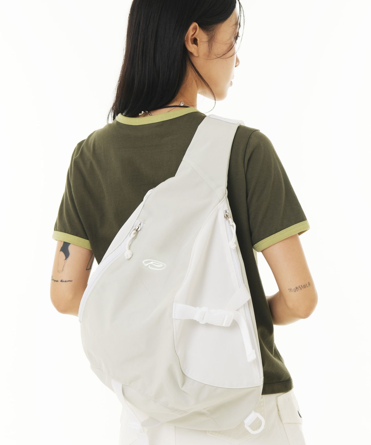 피스메이커(PIECE MAKER) EX NYLON SLING BAG (LIGHT GREY)