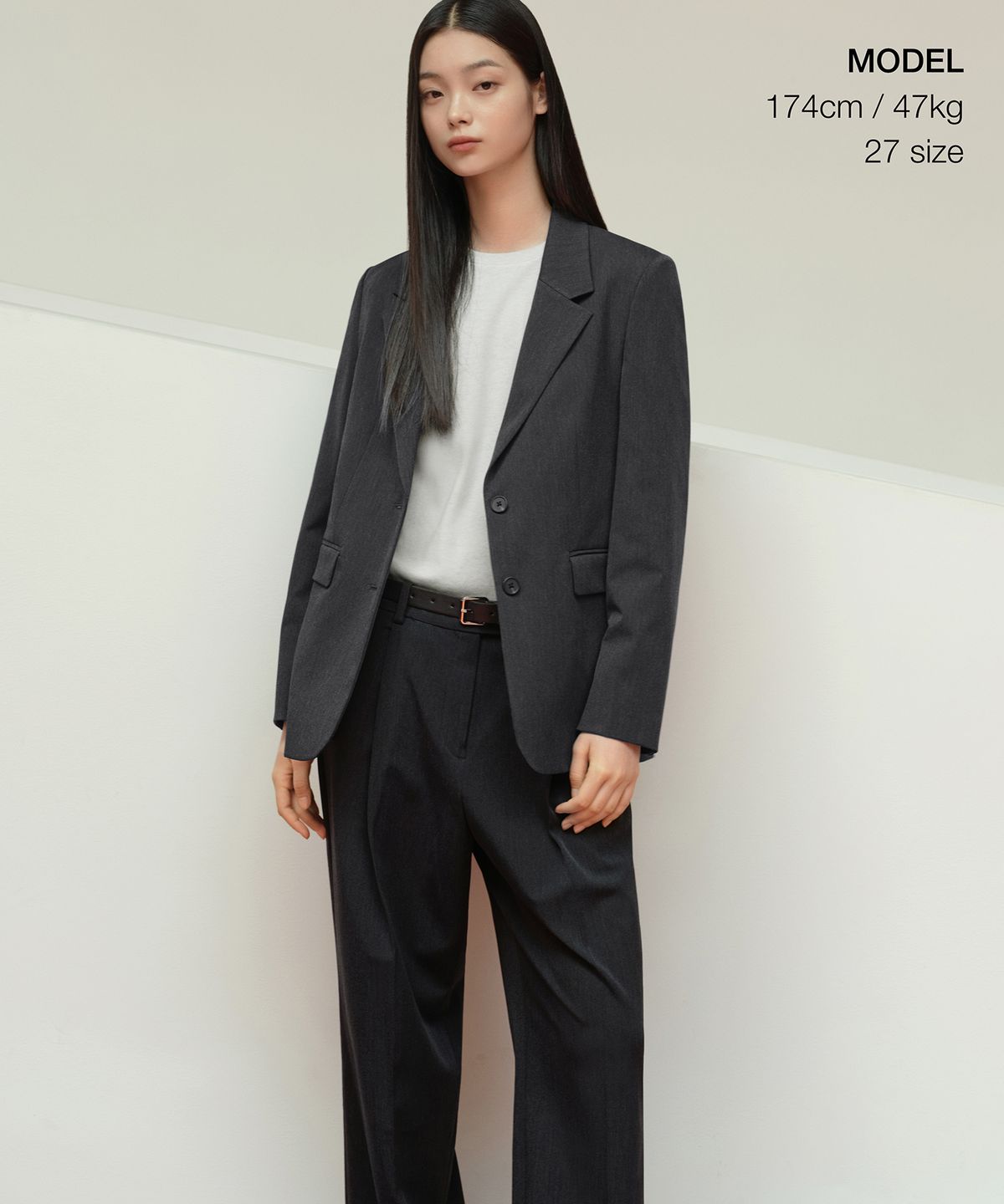 무신사 스탠다드 우먼(MUSINSA STANDARD WOMAN) 우먼즈 로 웨이스트 딥 턱 와이드 히든 밴딩 슬랙스 [차콜 그레이]
