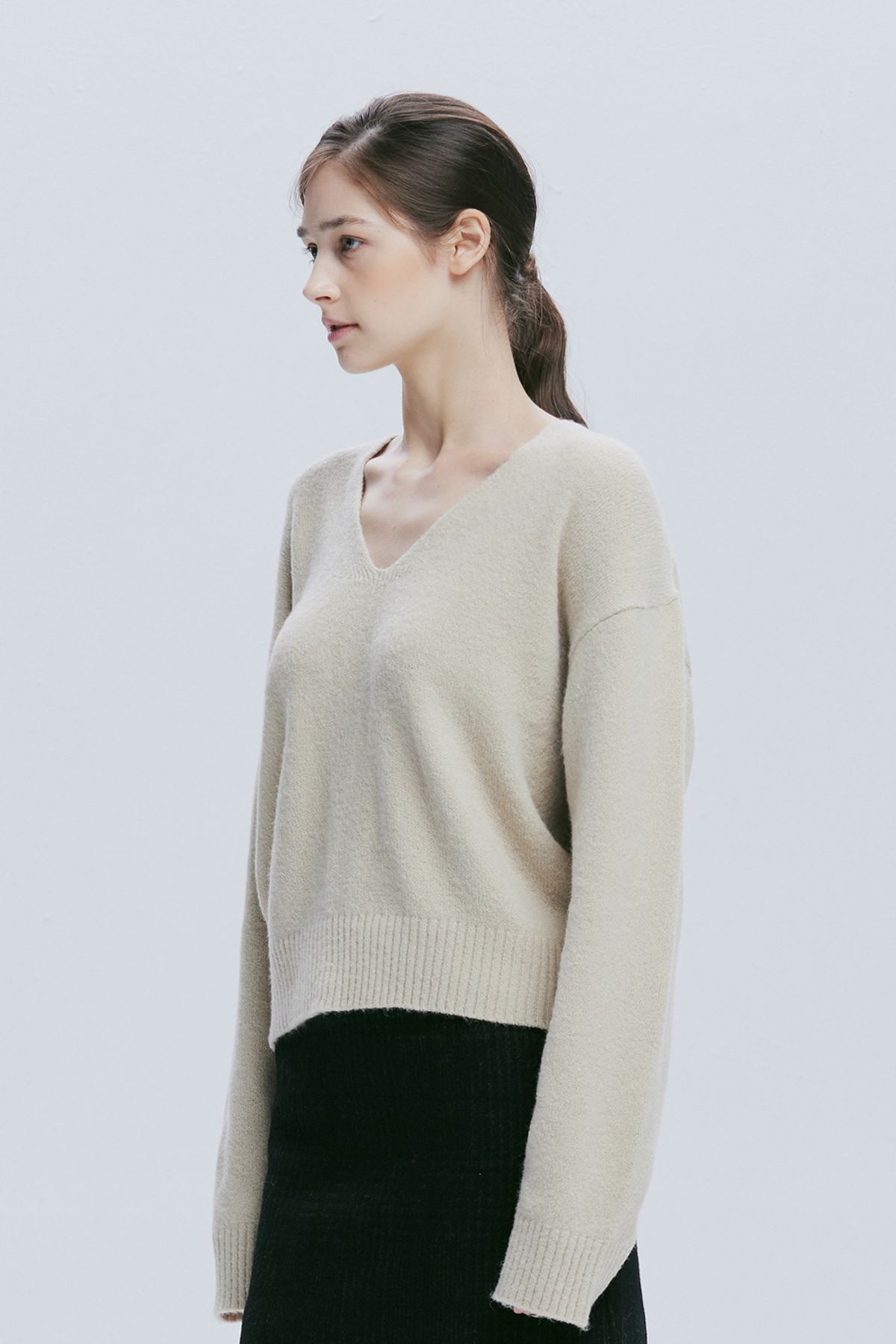애프터아워즈(AFTERHOURS) V-NECK ALPACA KNIT TOP (LIGHT BEIGE)