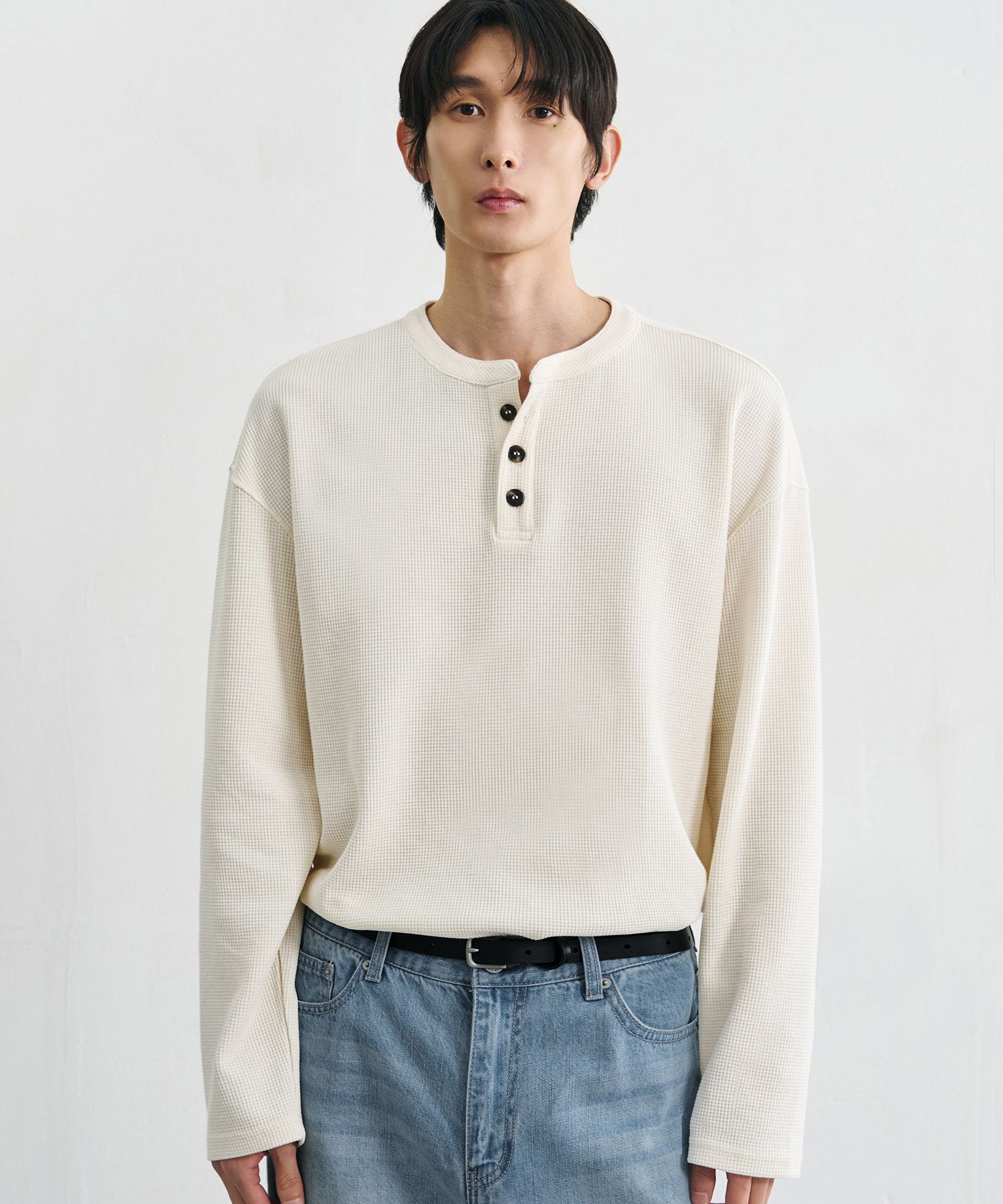 MUSINSA公式 | DRAW FIT Cotton Waffle Henley Neck T-Shirt [IVORY]