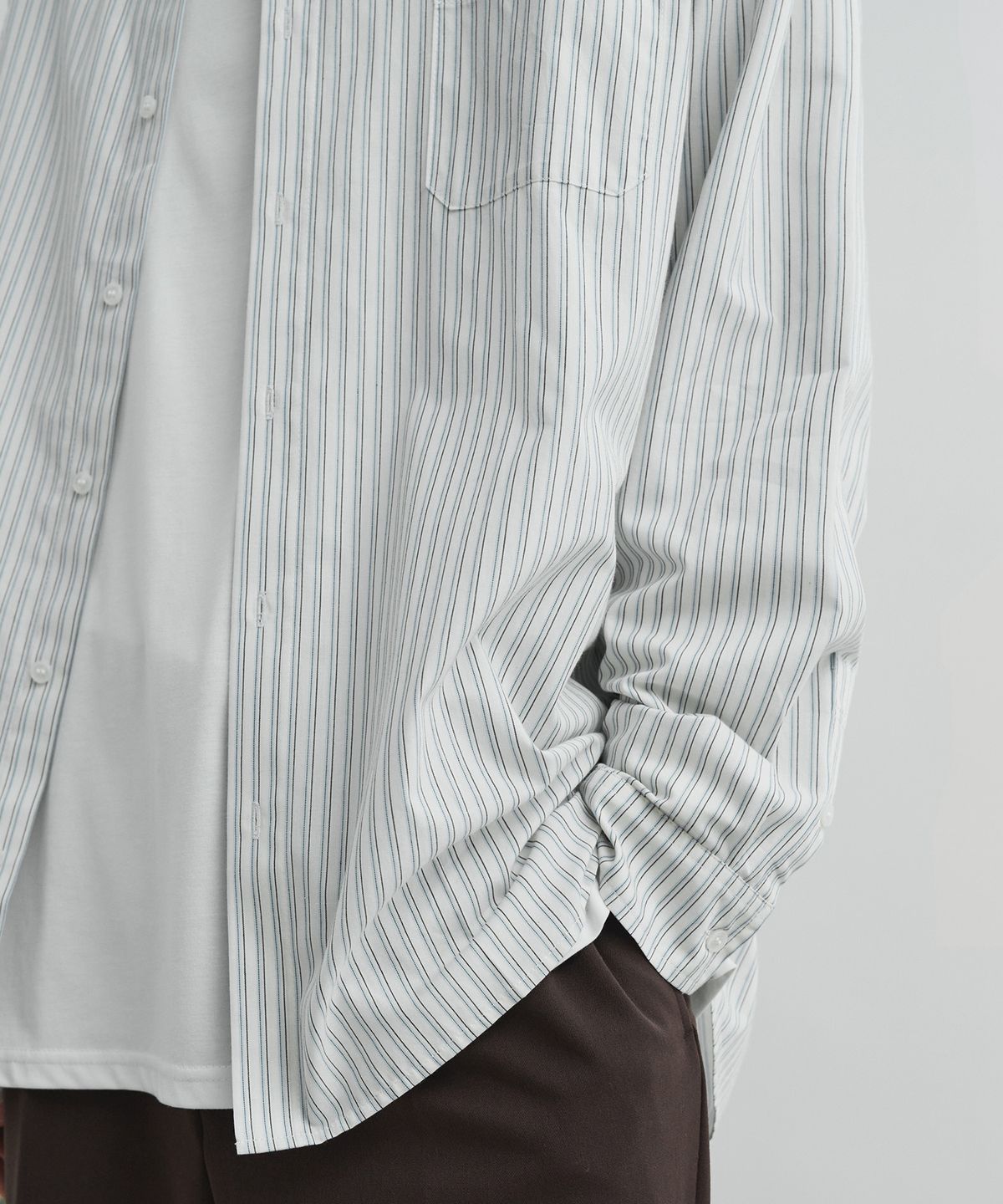 드로우핏(DRAW FIT) 헤이지 미니멀 스트라이프 셔츠 [WHITE]
