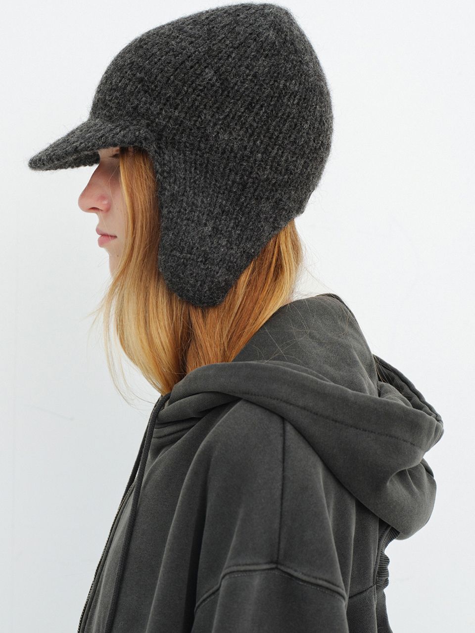 MUSINSA公式 | CERRIC TROOPER KNIT BEANIE / CHARCOAL