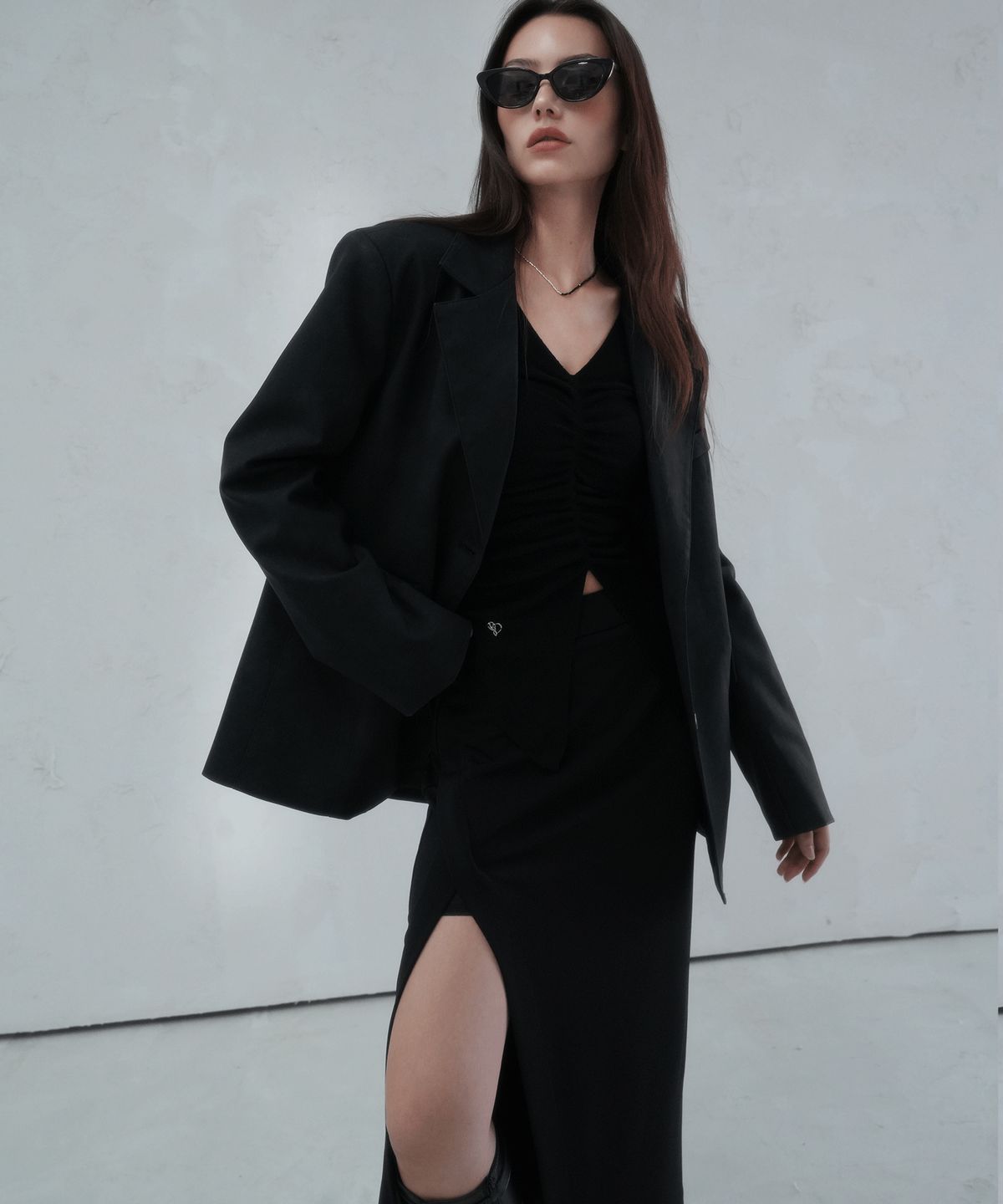 비바셔스(VIVACIOUS) La Oblique Slit Long Skirt BLACK