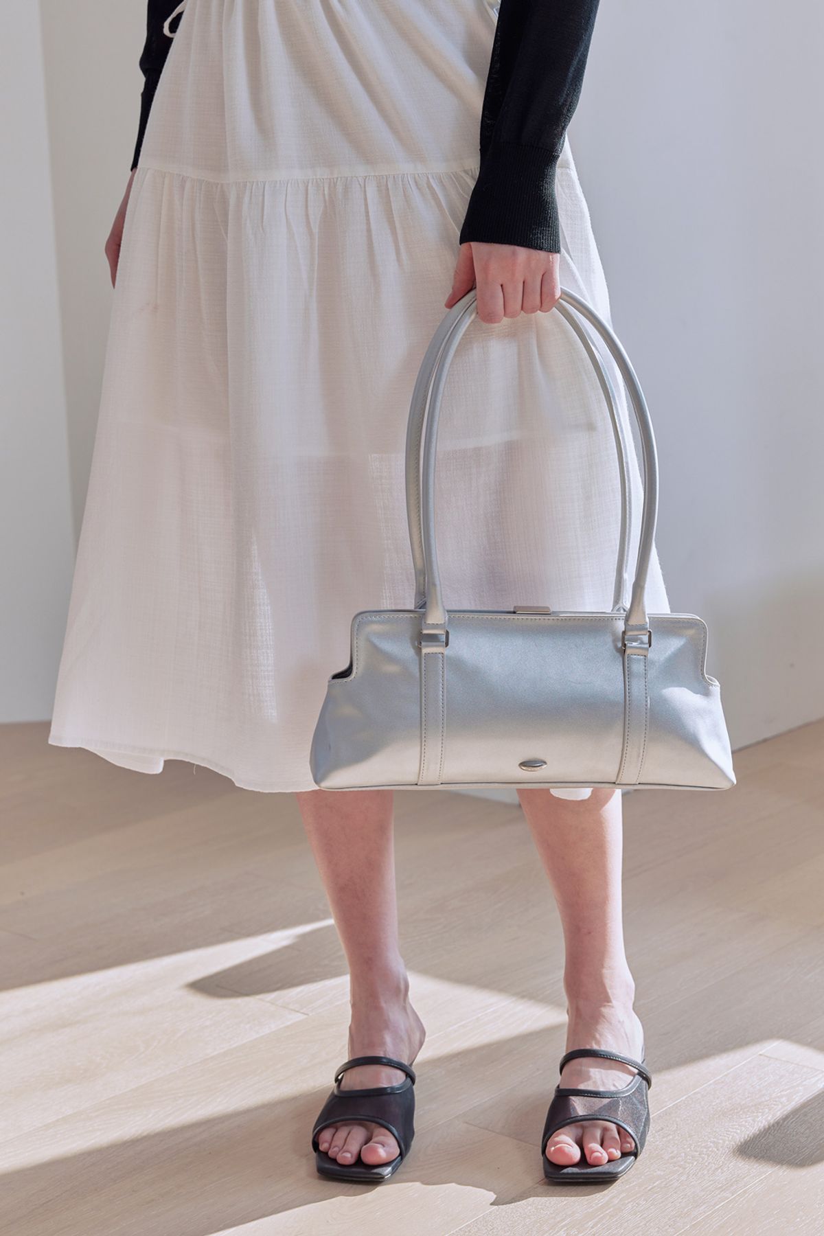 애프터아워즈(AFTERHOURS) FRAME SHOULDER BAG (SILVER)