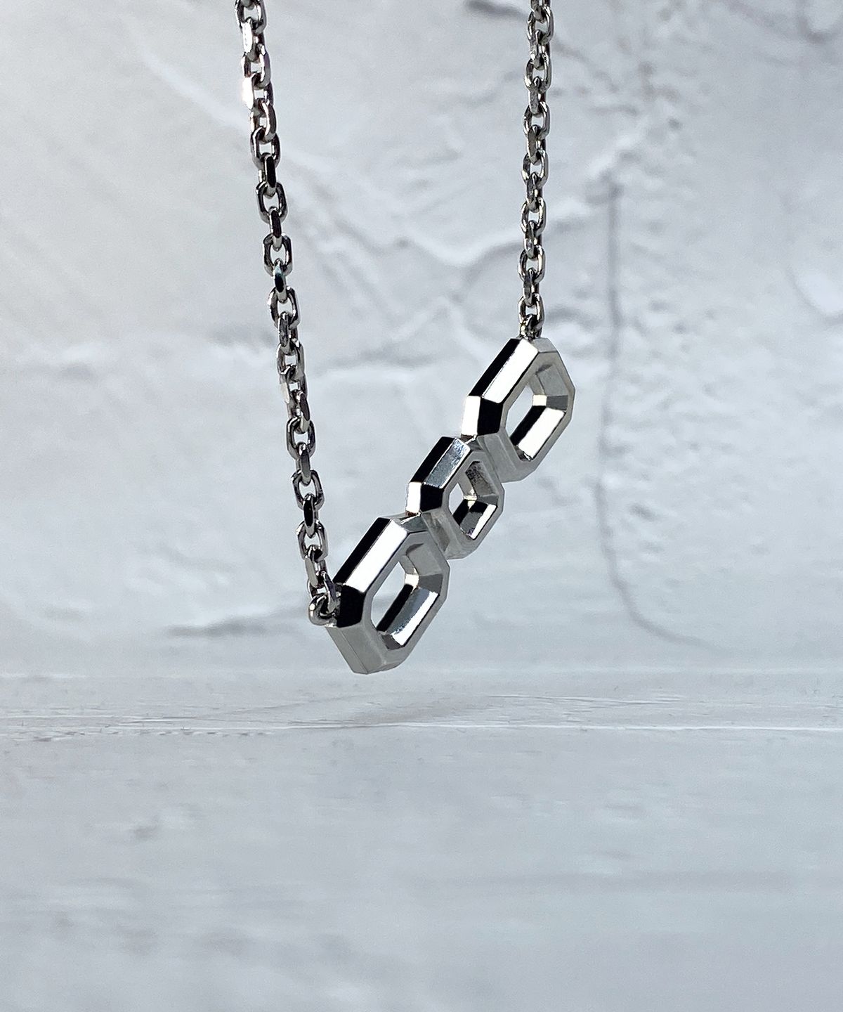 쿠도스(KUDOS) Interlocking Triple Octagon Necklace