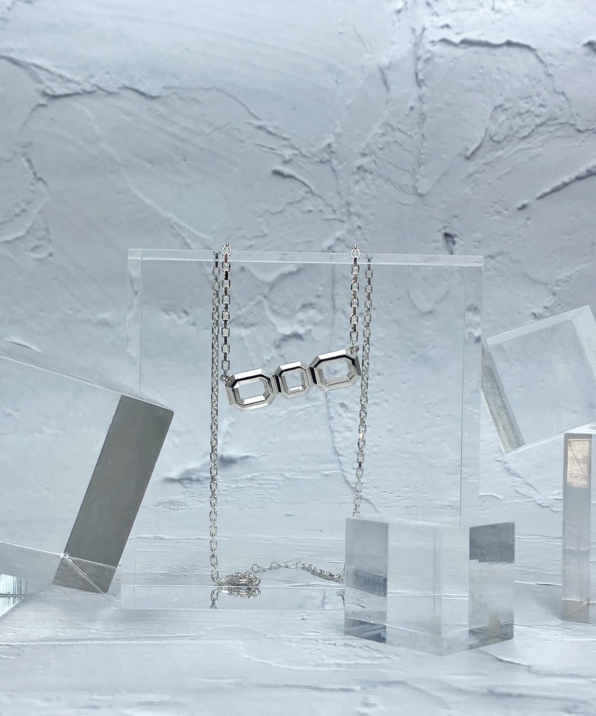 쿠도스(KUDOS) Interlocking Triple Octagon Necklace