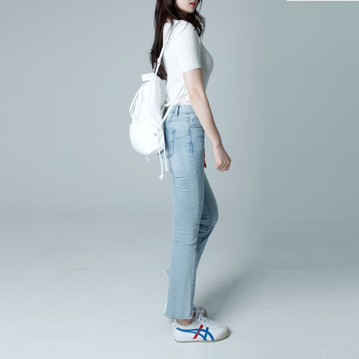 어틸스튜디오(ATIL STUDIO) 플라워 레이스 위스퍼 스트링 백팩 _ [화이트]