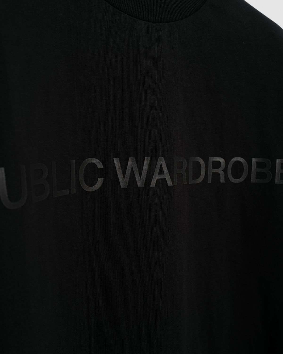 퍼블릭워드로브(PUBLIC WARDROBE) 라운드 넥 로고 티셔츠