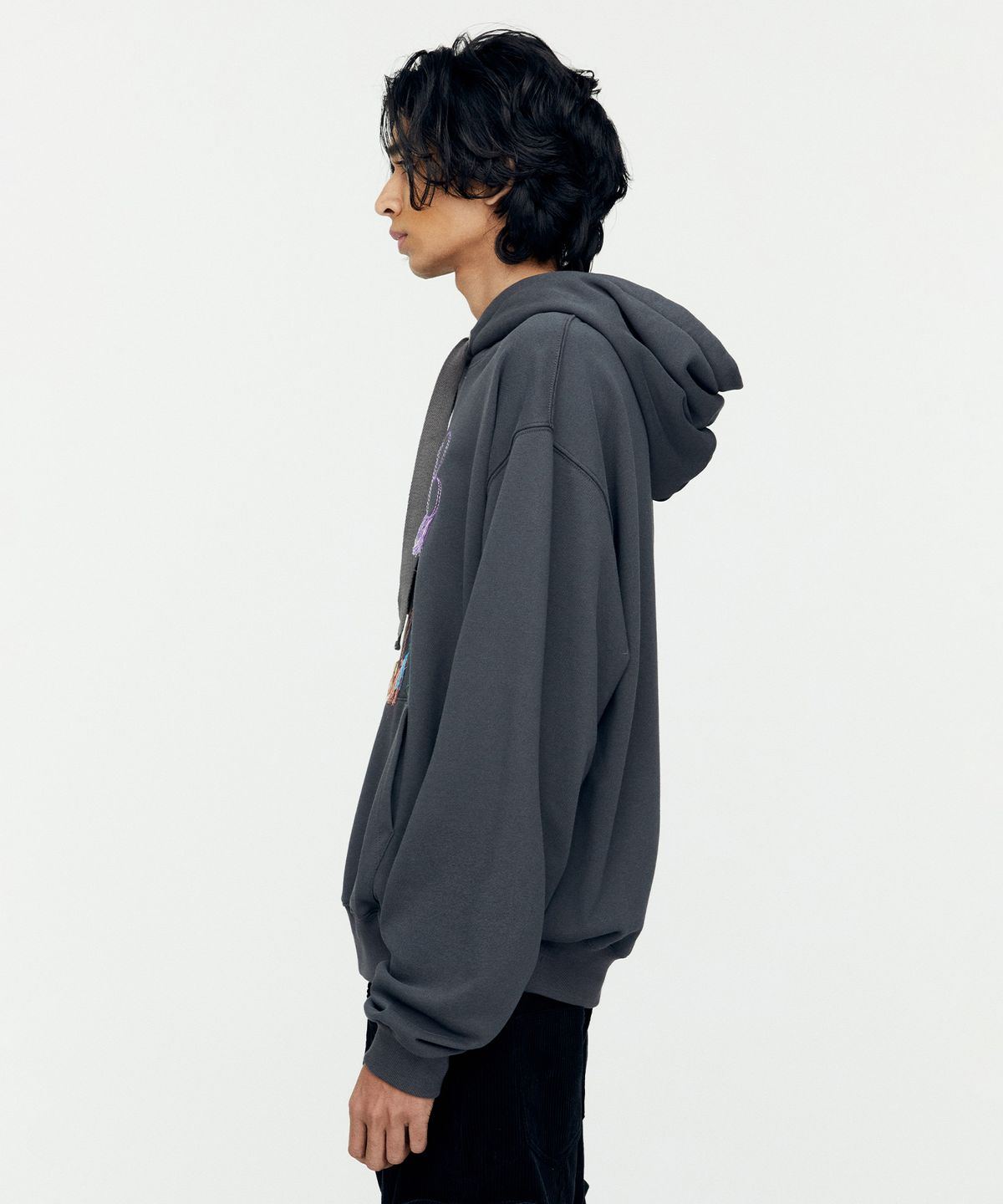 앤더슨벨(ADSB ANDERSSON BELL) (에센셜) 유니섹스 ADSB 밀란 엠브로이더리 후디 atb1148u(CHARCOAL)