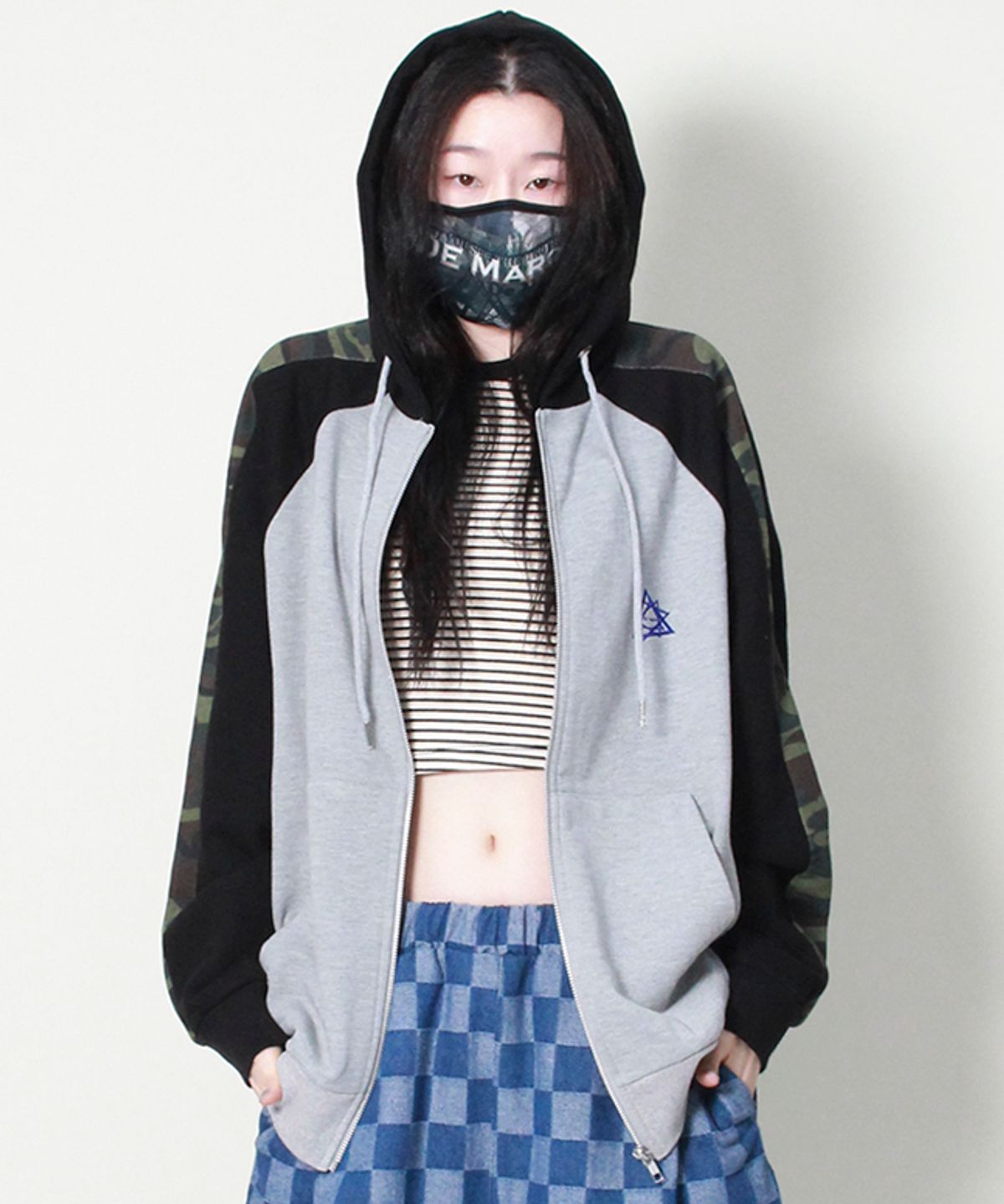 드마크(DEMARC) 카모 배색 후드 집업 그레이