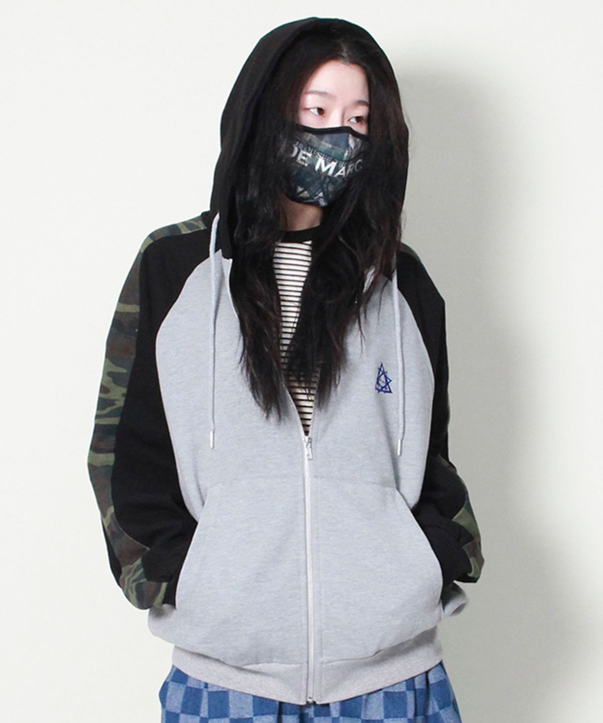 드마크(DEMARC) 카모 배색 후드 집업 그레이