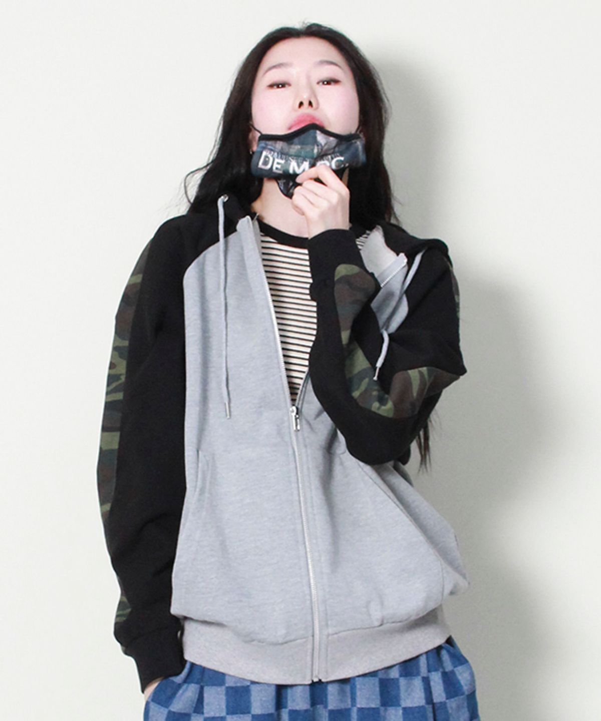 드마크(DEMARC) 카모 배색 후드 집업 그레이