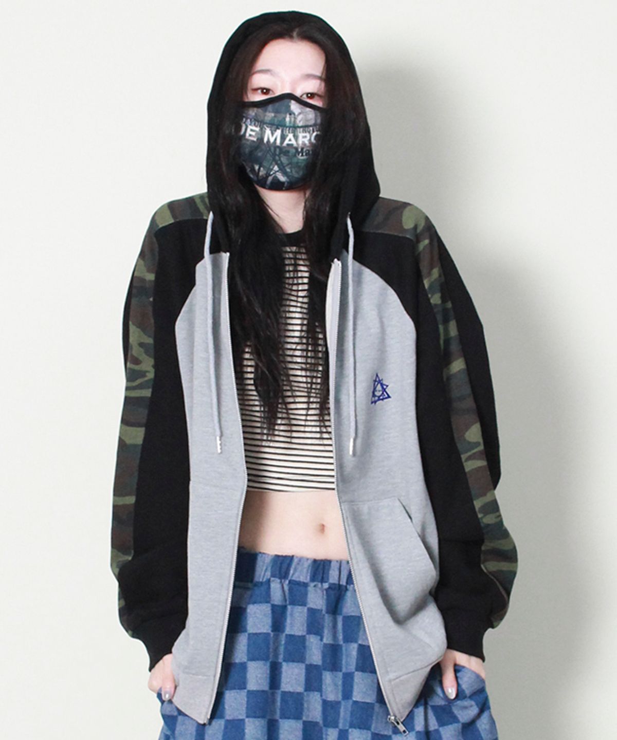 드마크(DEMARC) 카모 배색 후드 집업 그레이