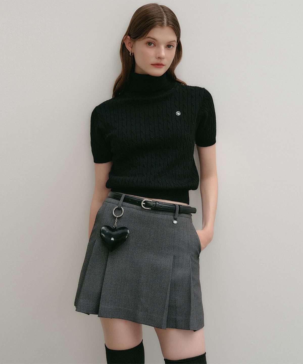 룩캐스트(LOOKAST) 리사 캐시미어 하프 탑_블랙 / LISA CASHMERE HALF TOP_BLACK