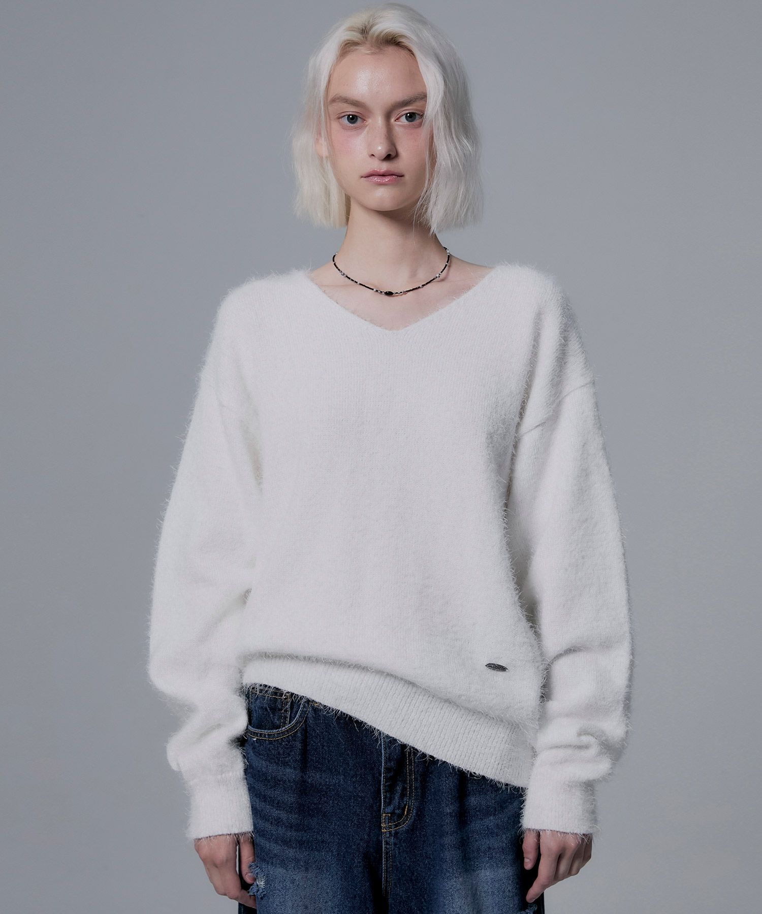 MUSINSA公式 | MILLIONCOR [5574] Hairy V-neck Knit (Ivory)