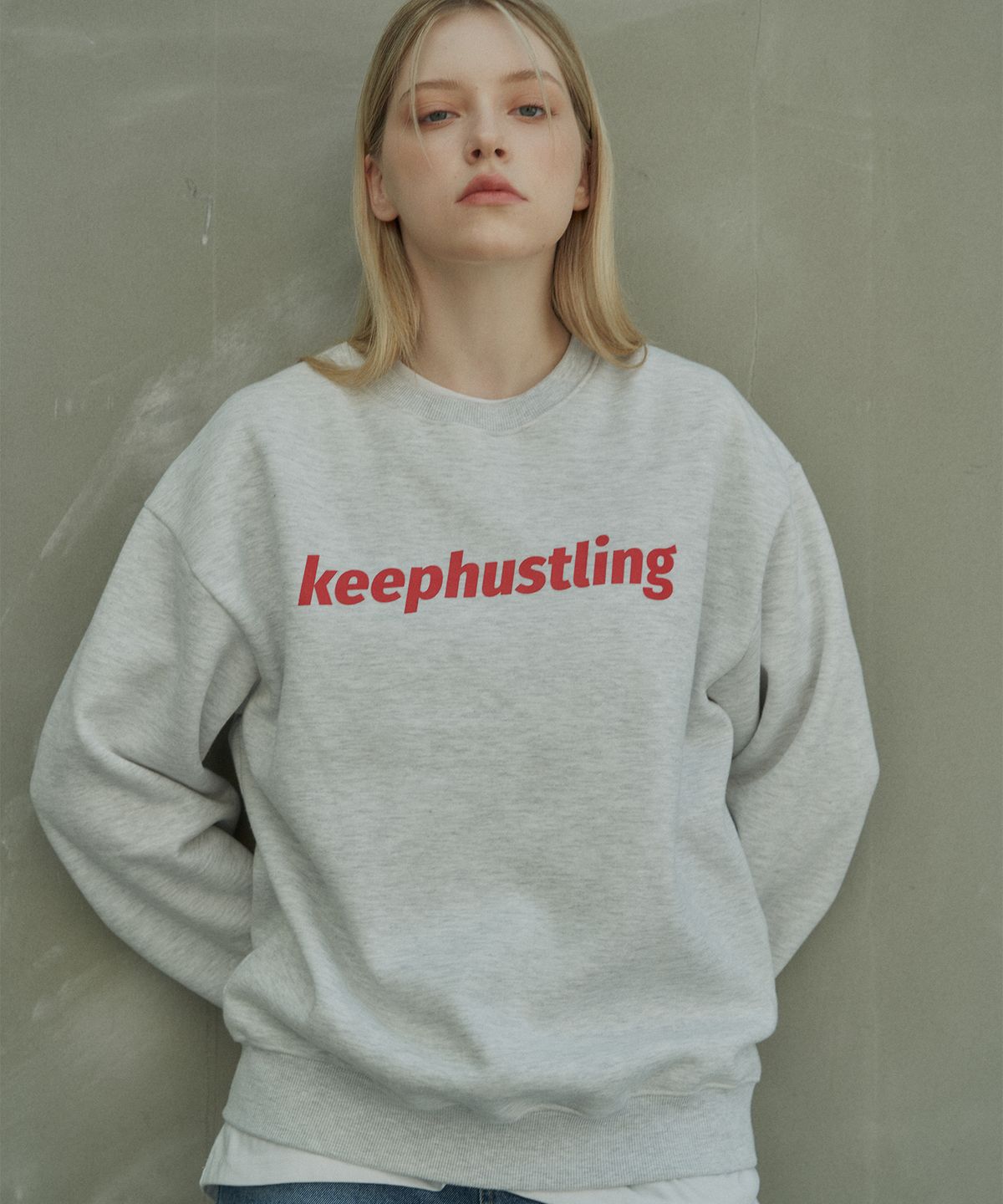킵허슬링(KEEPHUSTLING) 오리지널 로고 기모 맨투맨 스웨트셔츠 (블랙)