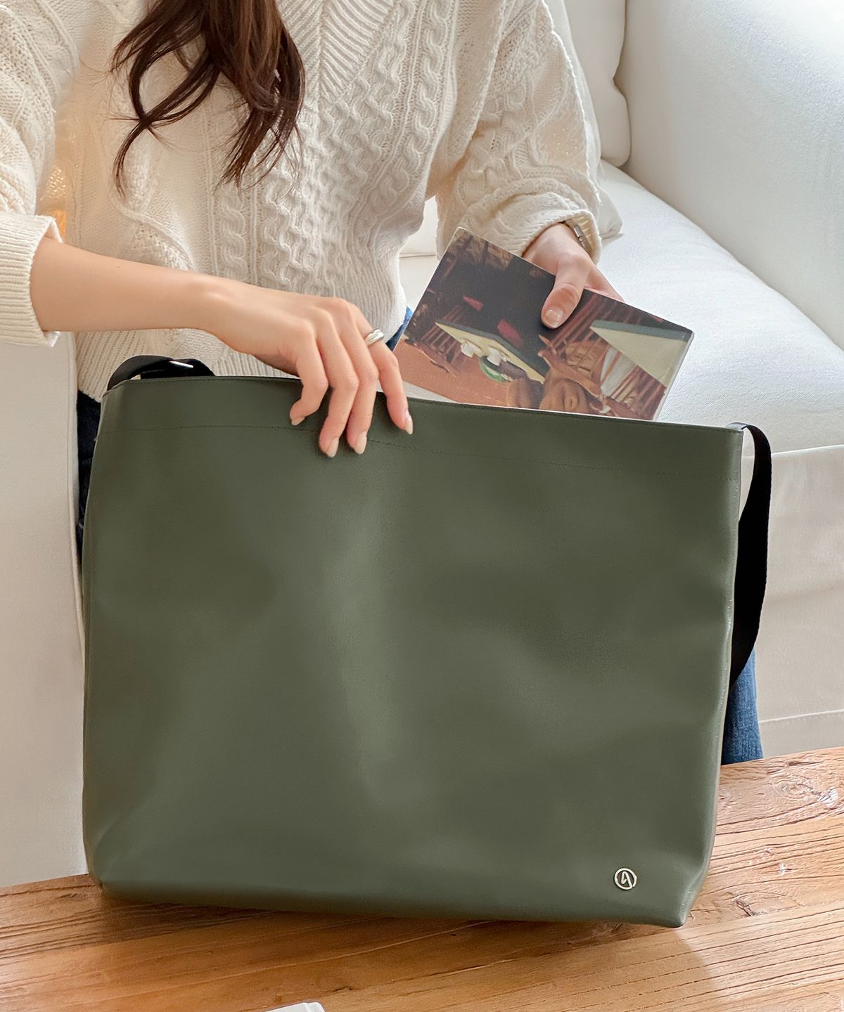 에이제로(AZERO) Day Hobo Bag (Khaki)