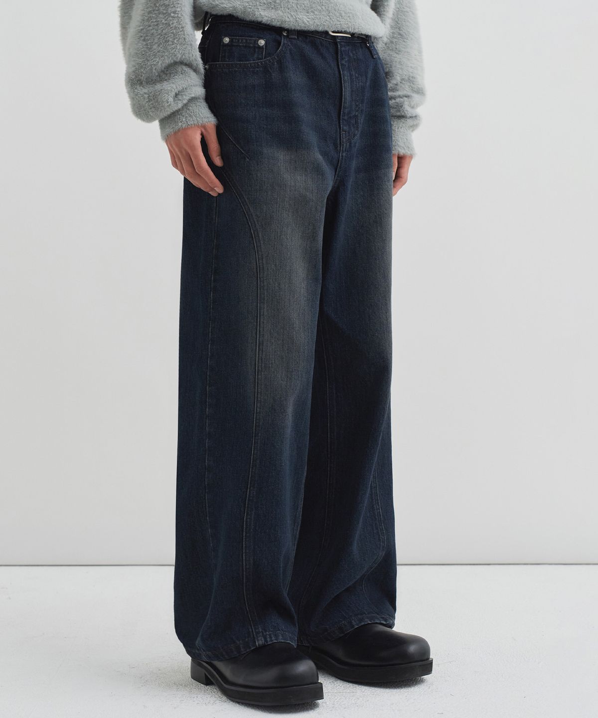 드로우핏(DRAW FIT) 커브드 인시전 라인 데님 팬츠 [SLATE BLUE]