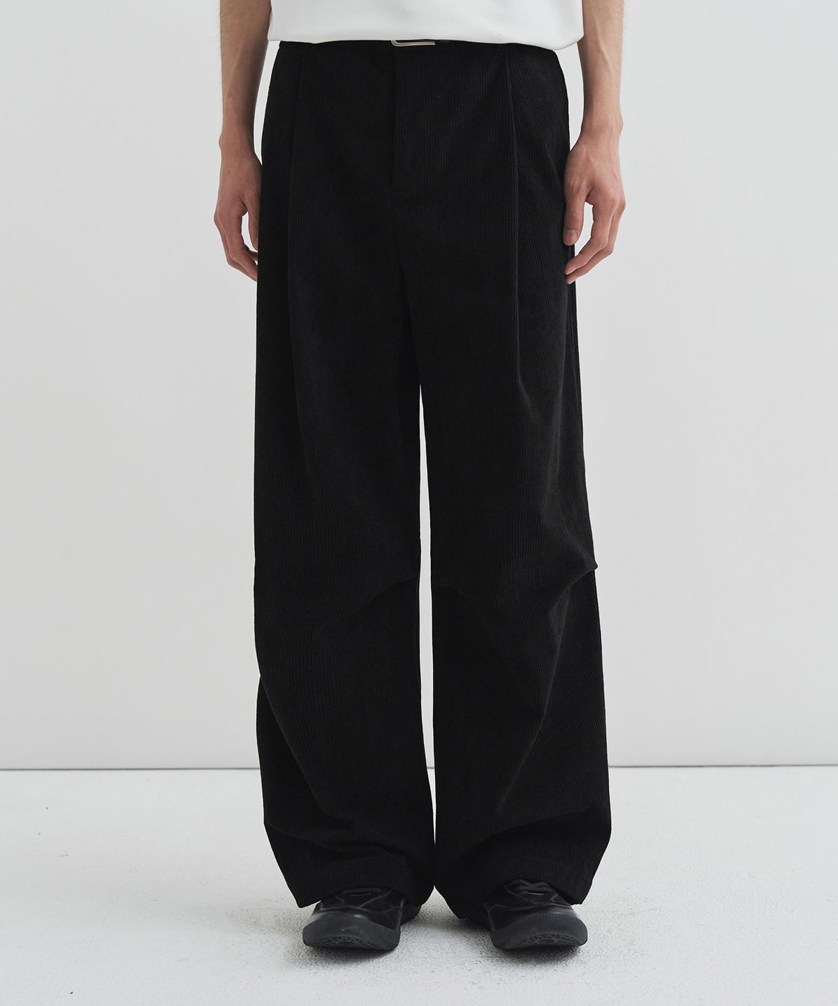 드로우핏(DRAW FIT) 에센셜 와이드 원턱 코듀로이 팬츠 [BLACK]