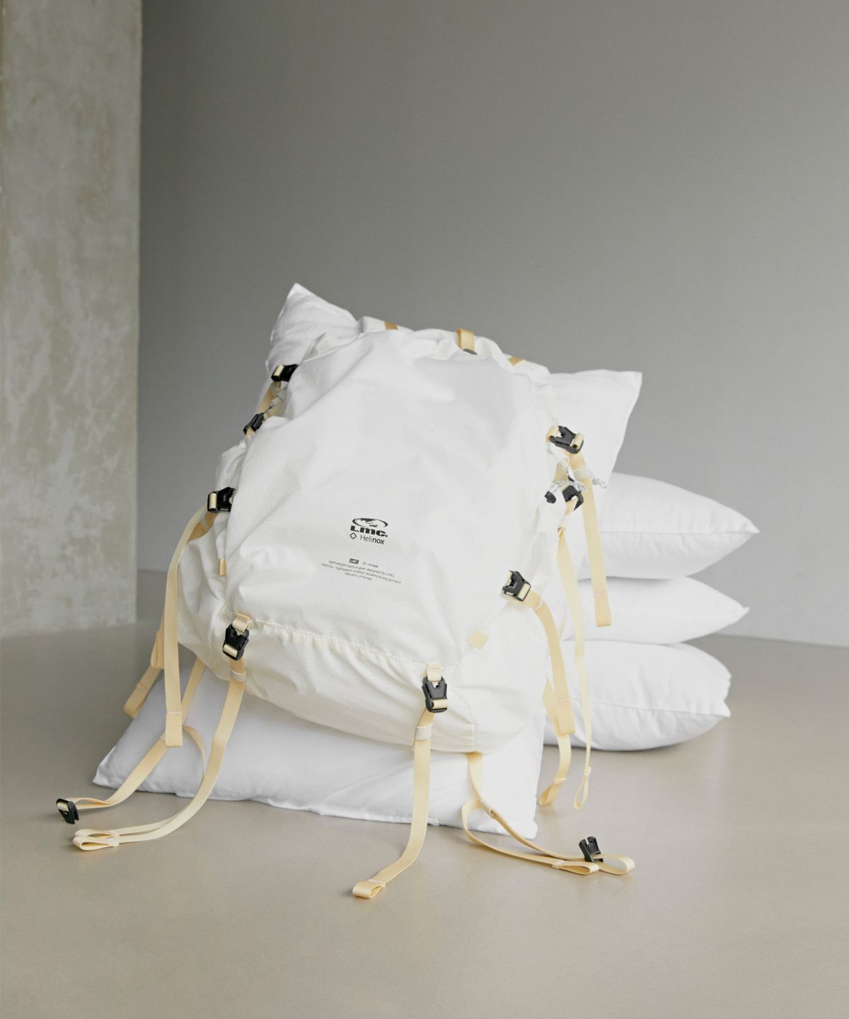 엘엠씨(LMC) LMC x HELINOX LIGHT ROLL TOP BACKPACK white