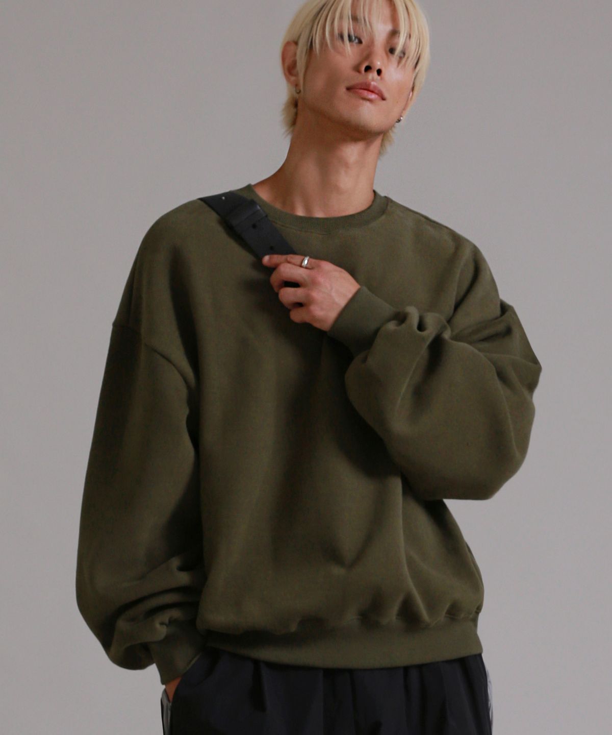 라이크더모스트(LIKE THE MOST) 에센셜 피치스킨 벌룬 오버 스웨트셔츠 5colors