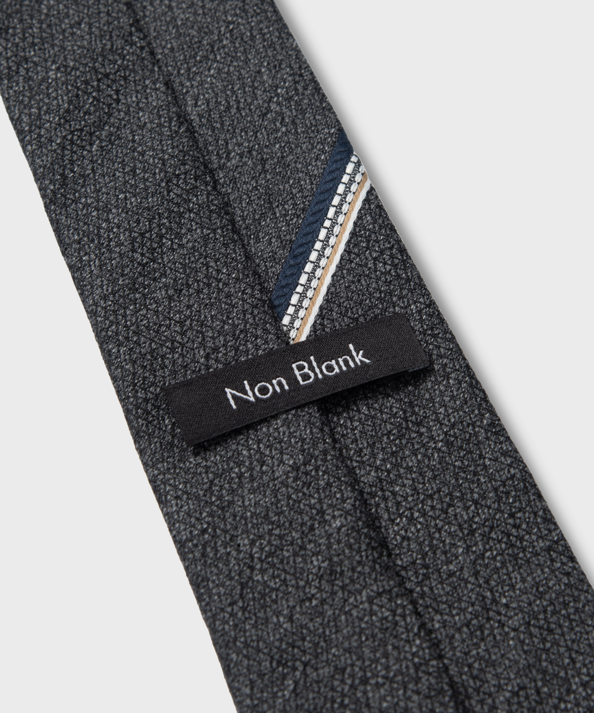 넌블랭크(NONBLANK) 원 포인트 스트라이프 타이_GREY