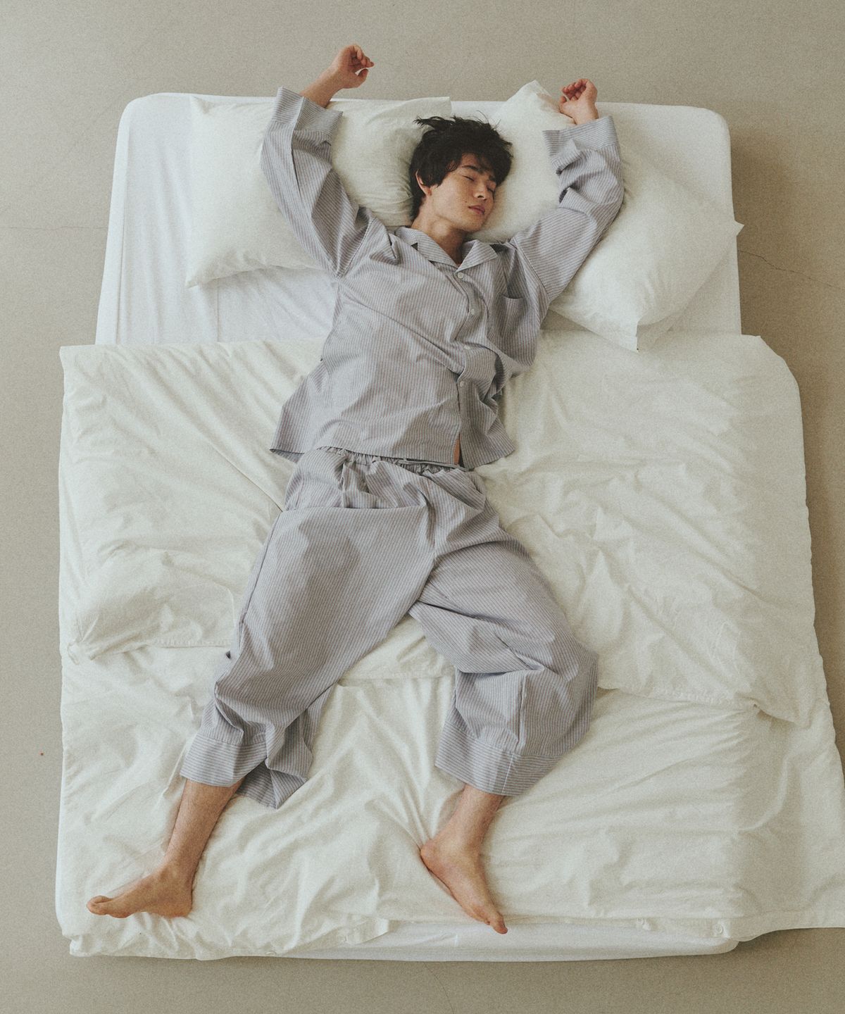 오끼뜨(OGGITT) (uni)도미토리 싱글 펜슬 스트라이프 파자마 그레이