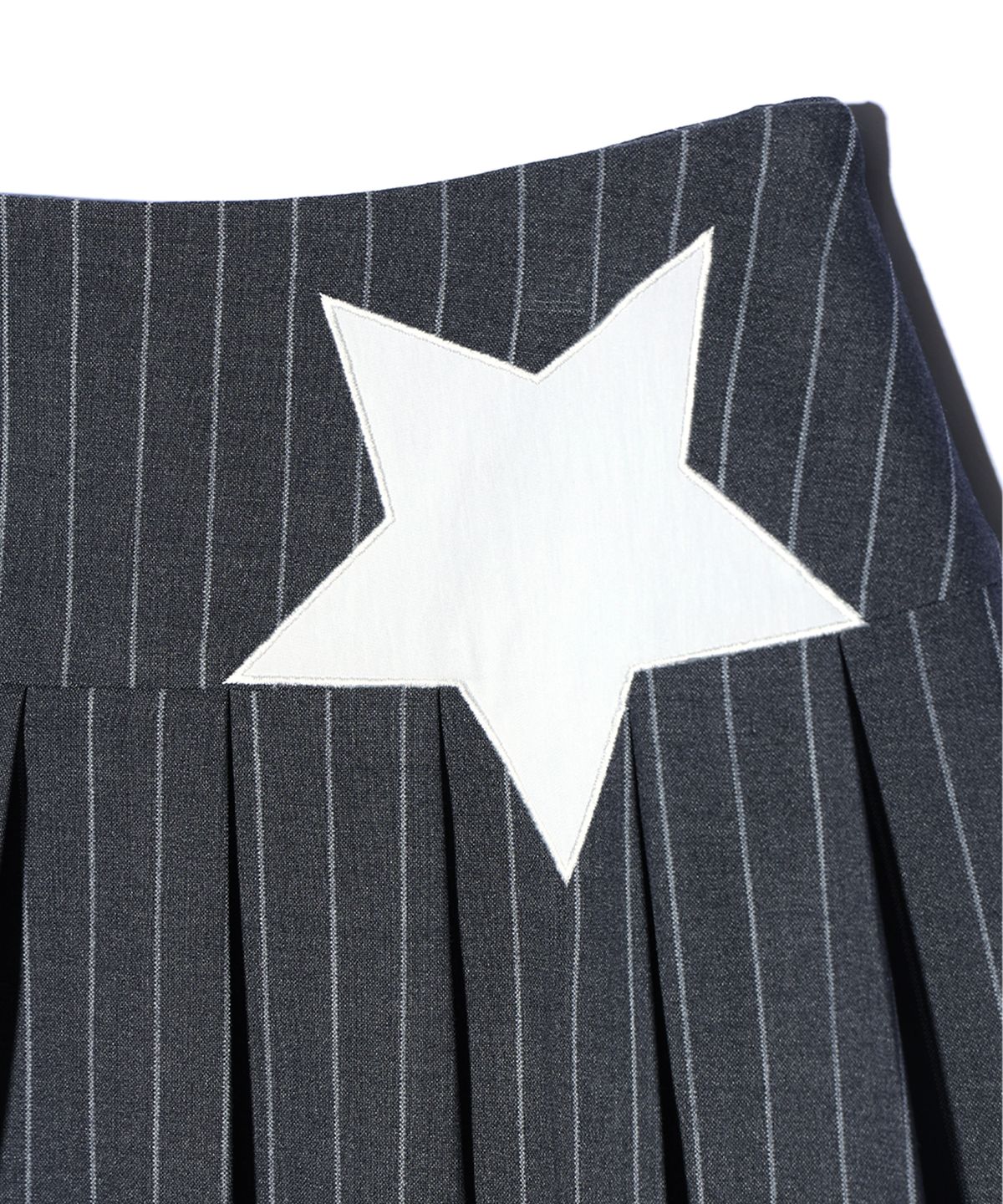 유희(YOUHEE) PIN STRIPE STAR PLEATS SKIRT CHARCOAL