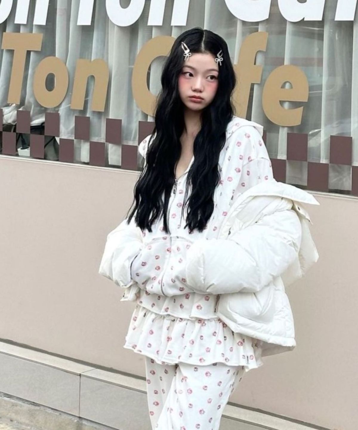유희(YOUHEE) FLOWER PATTERN HOOD ZIP-UP WHITE