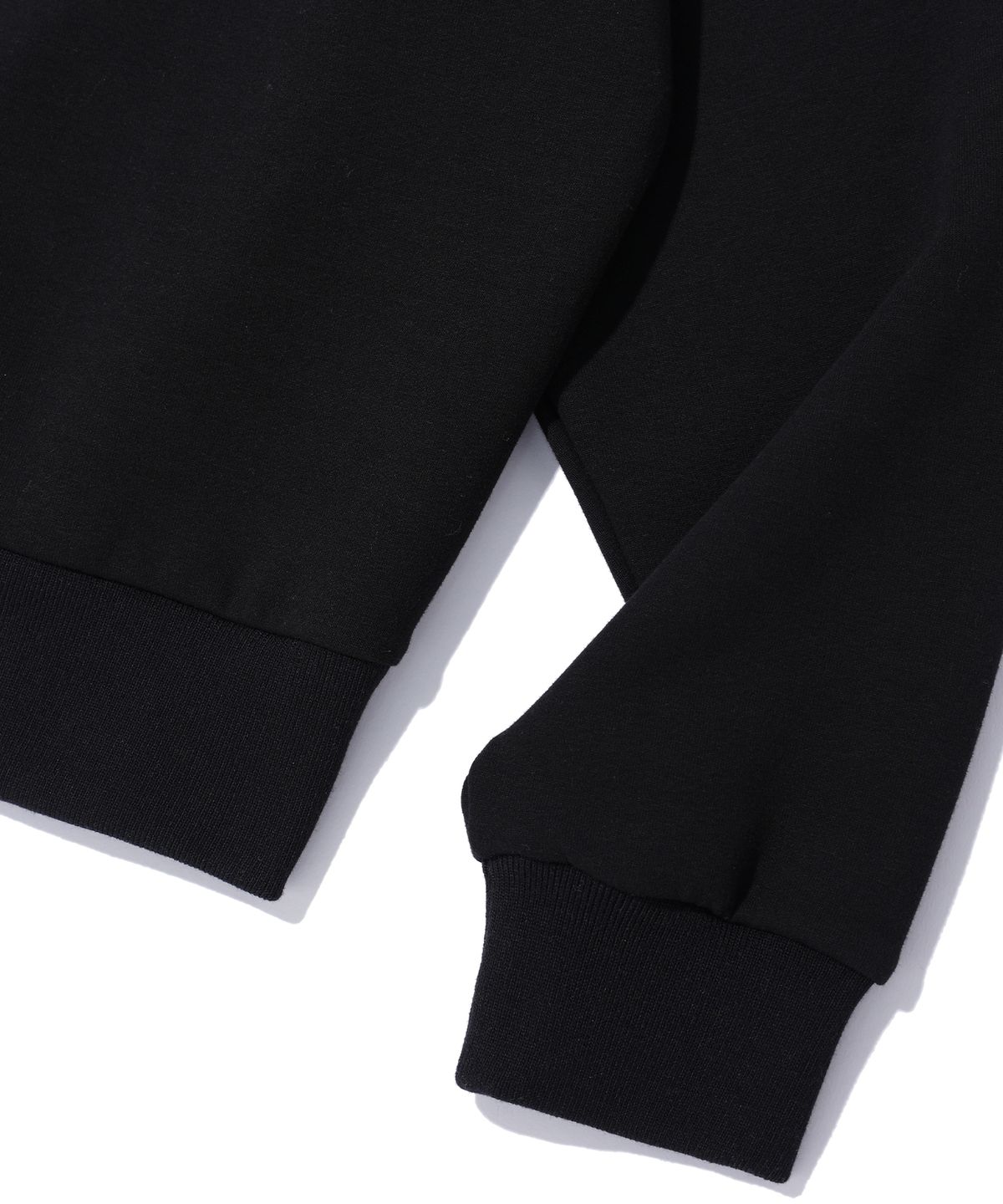 유희(YOUHEE) V-NECK LOGO SWEATSHIRTS BLACK