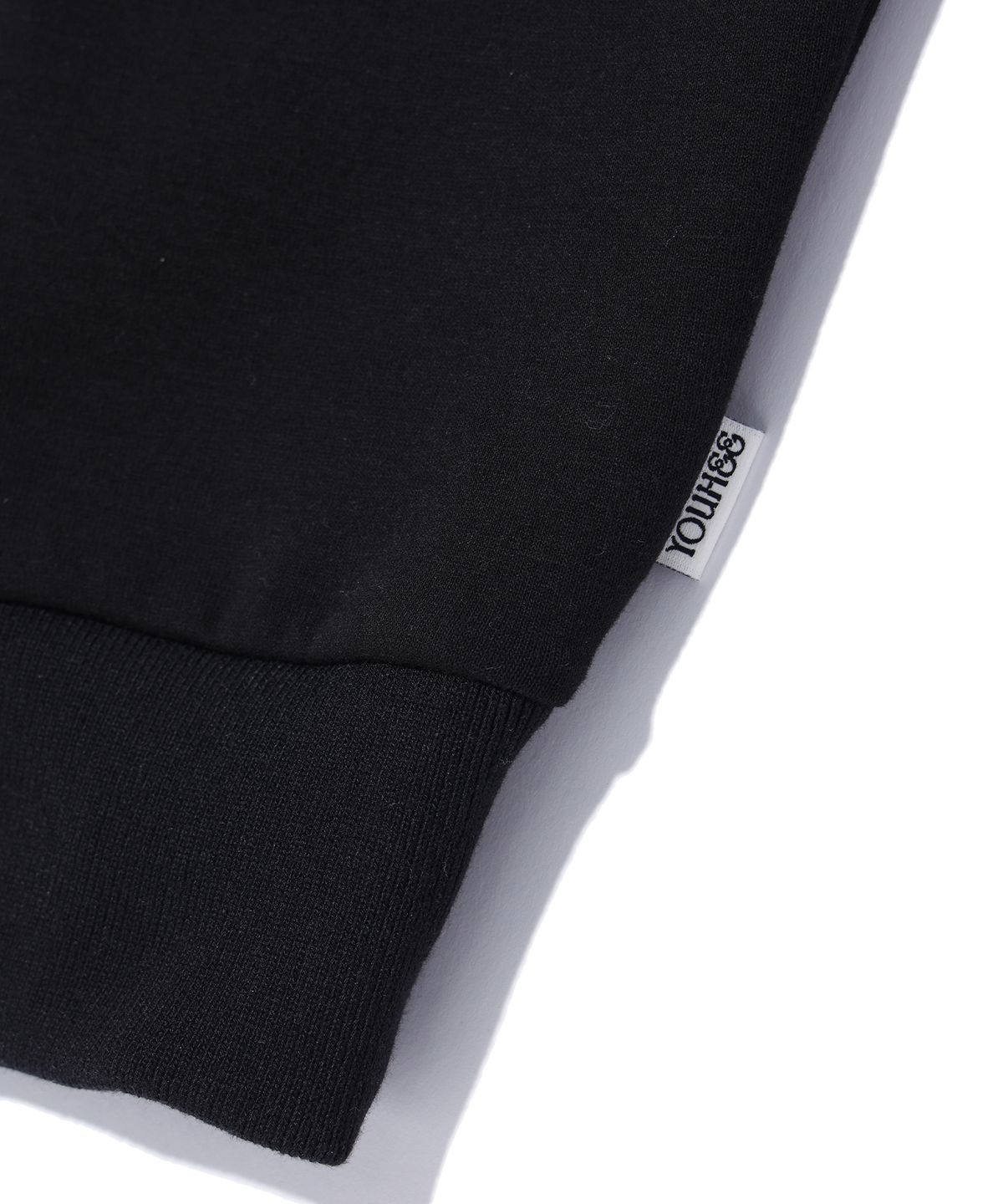 유희(YOUHEE) V-NECK LOGO SWEATSHIRTS BLACK