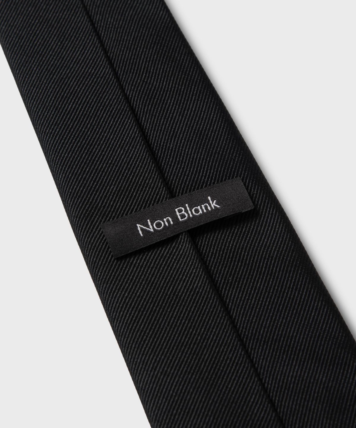 넌블랭크(NONBLANK) 실크 100 솔리드 타이_BLACK