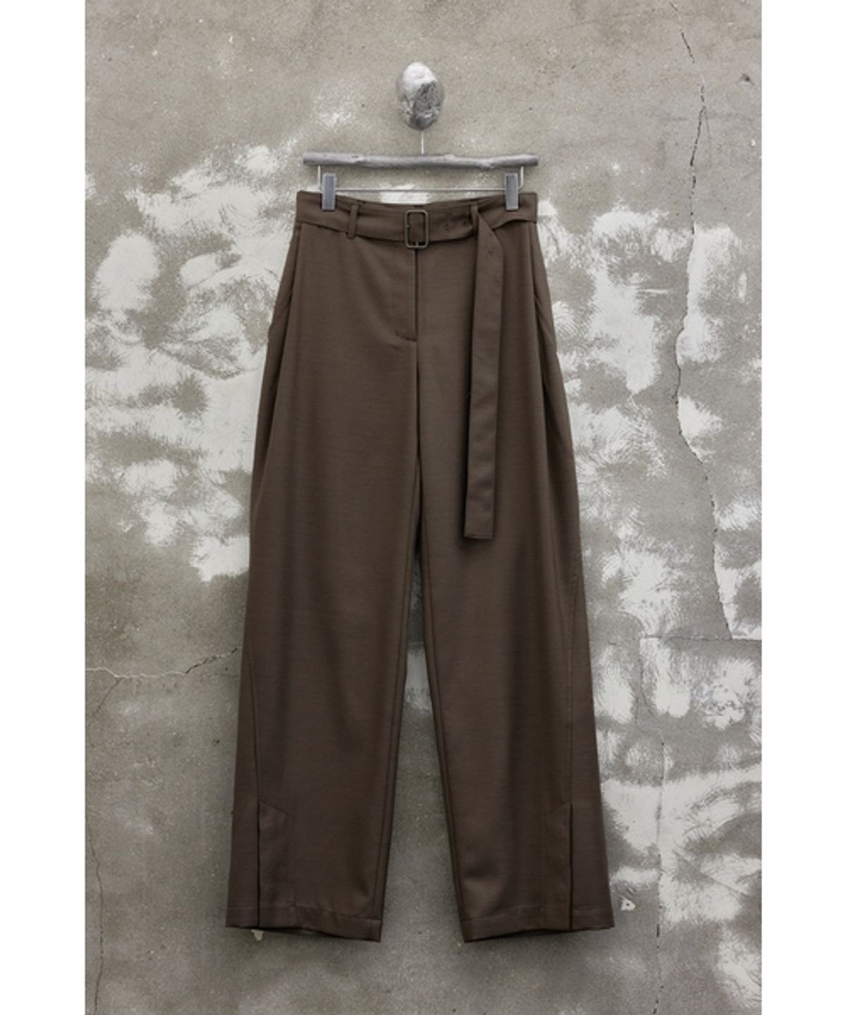 유스(YOUTH) Button Detail Structured Pants-Brown