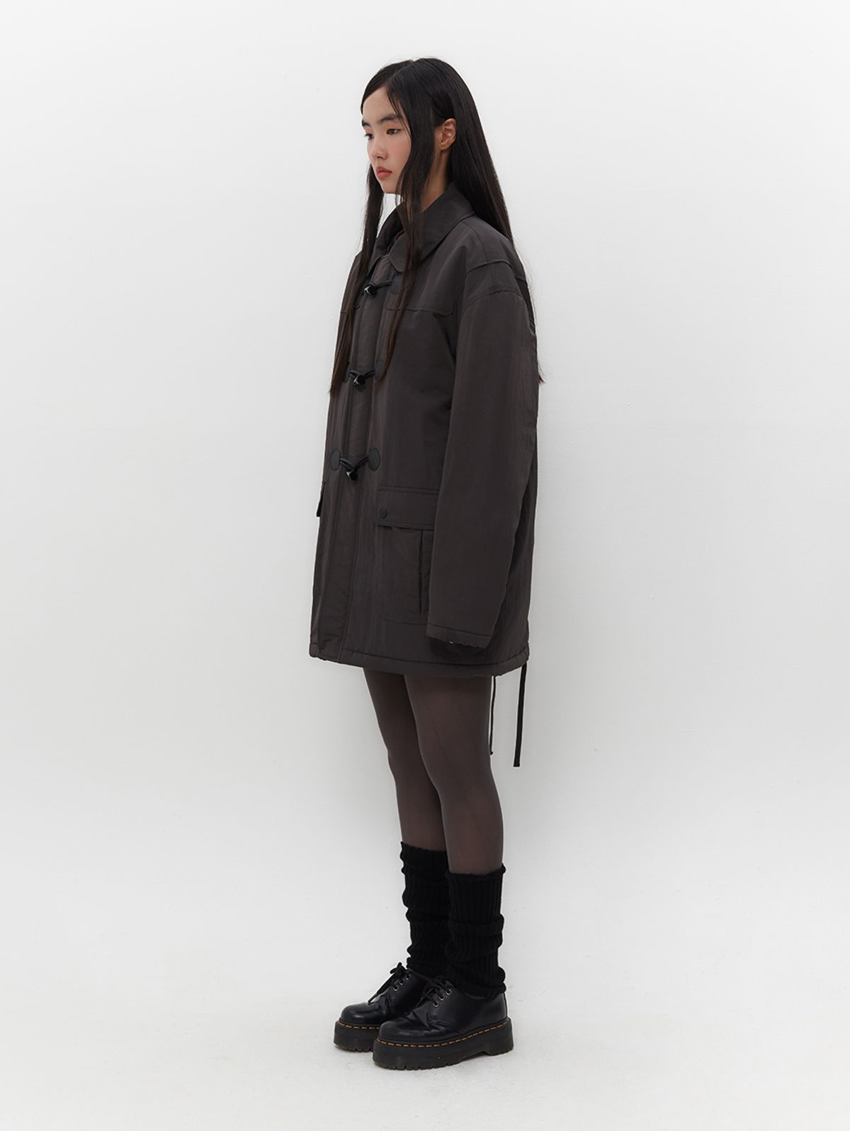 뚜오미오(TUOMIO) DUFFLE PADDED COAT [CHARCOAL]