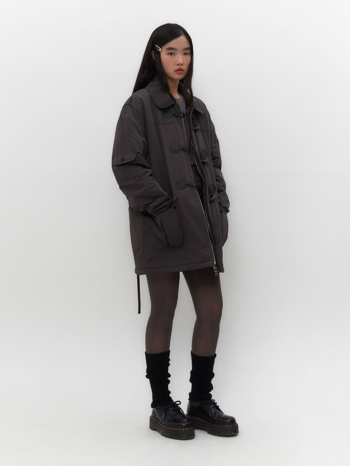 뚜오미오(TUOMIO) DUFFLE PADDED COAT [CHARCOAL]