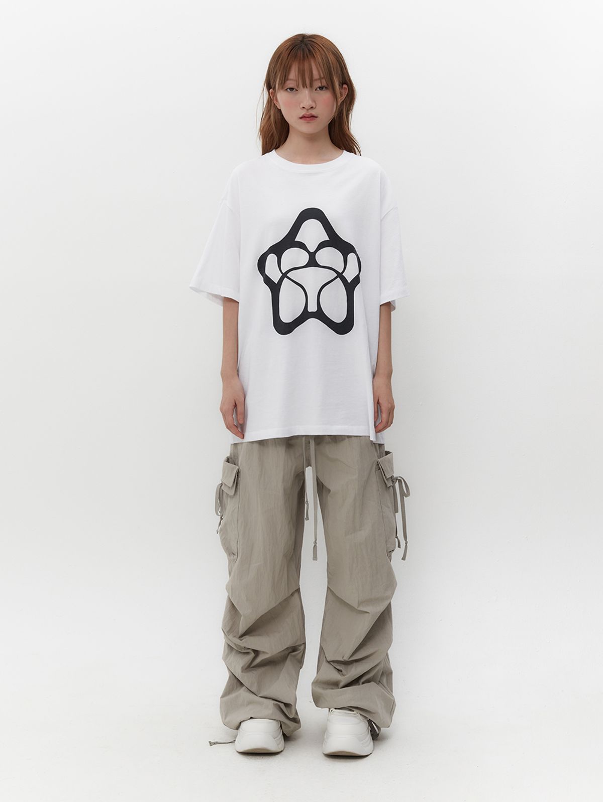 뚜오미오(TUOMIO) STAR GRAPHIC OVERSIZED T-SHIRT [WHITE]