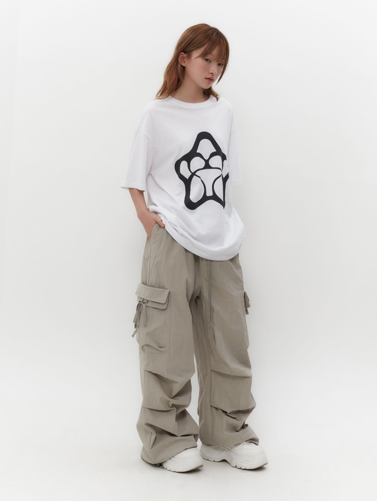 뚜오미오(TUOMIO) STAR GRAPHIC OVERSIZED T-SHIRT [WHITE]
