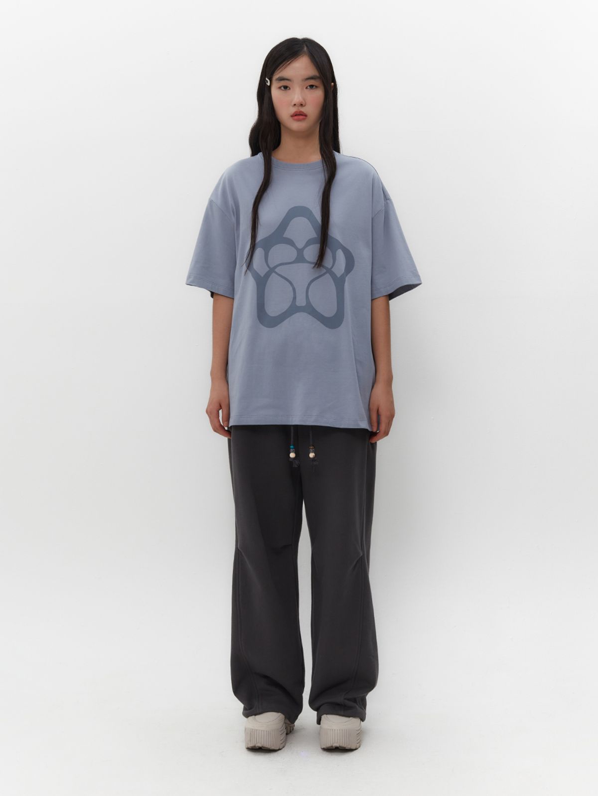 뚜오미오(TUOMIO) STAR GRAPHIC OVERSIZED T-SHIRT [BABY BLUE]