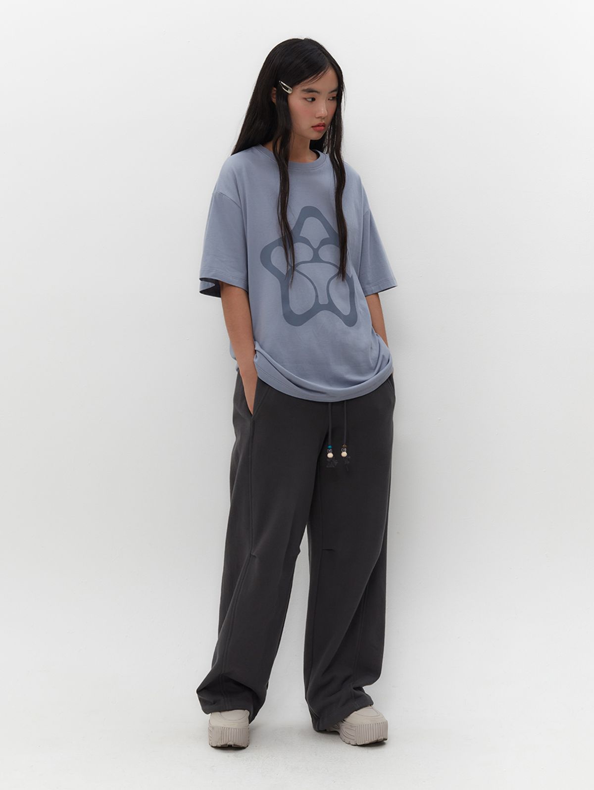 뚜오미오(TUOMIO) STAR GRAPHIC OVERSIZED T-SHIRT [BABY BLUE]
