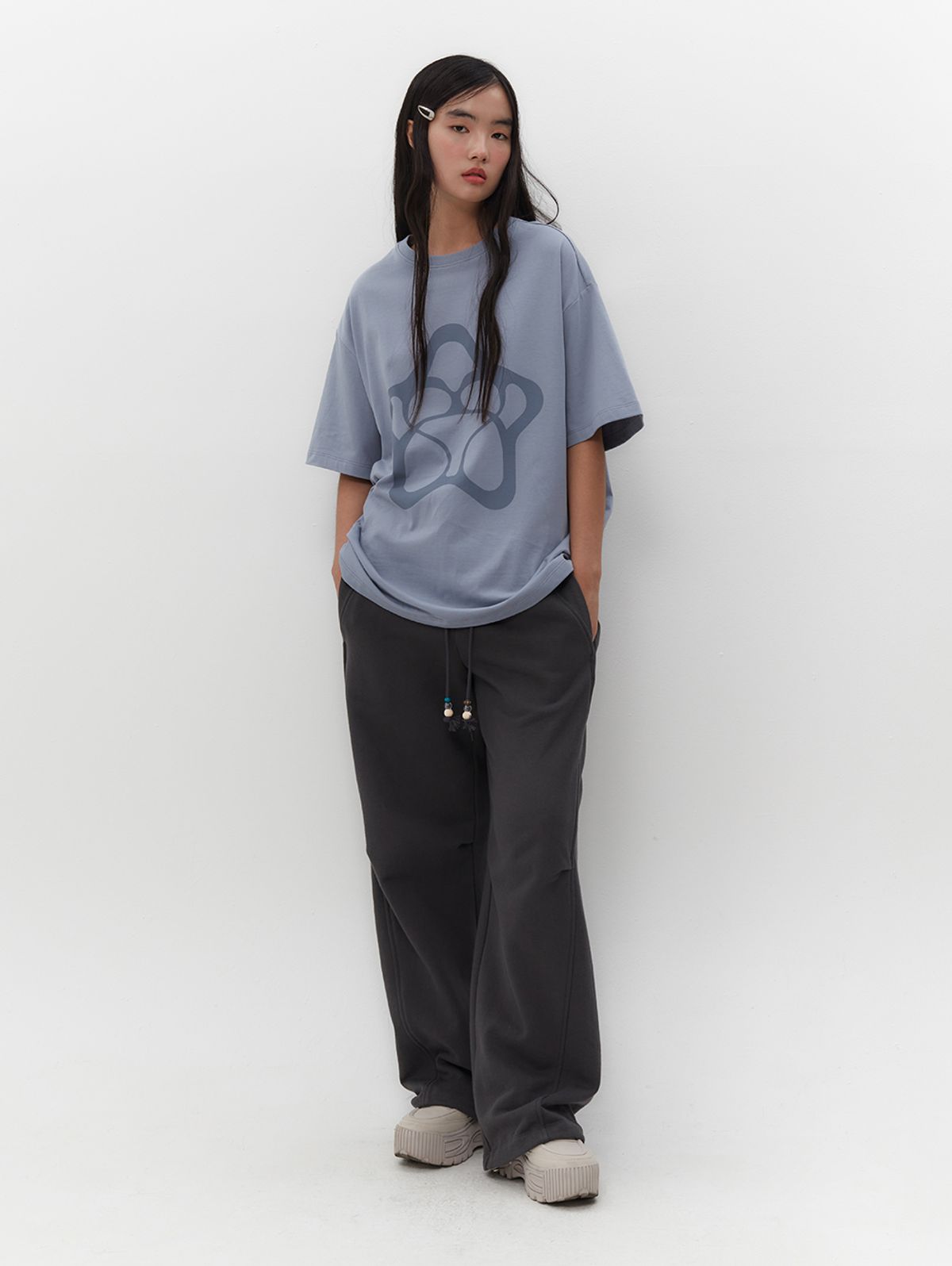 뚜오미오(TUOMIO) STAR GRAPHIC OVERSIZED T-SHIRT [BABY BLUE]